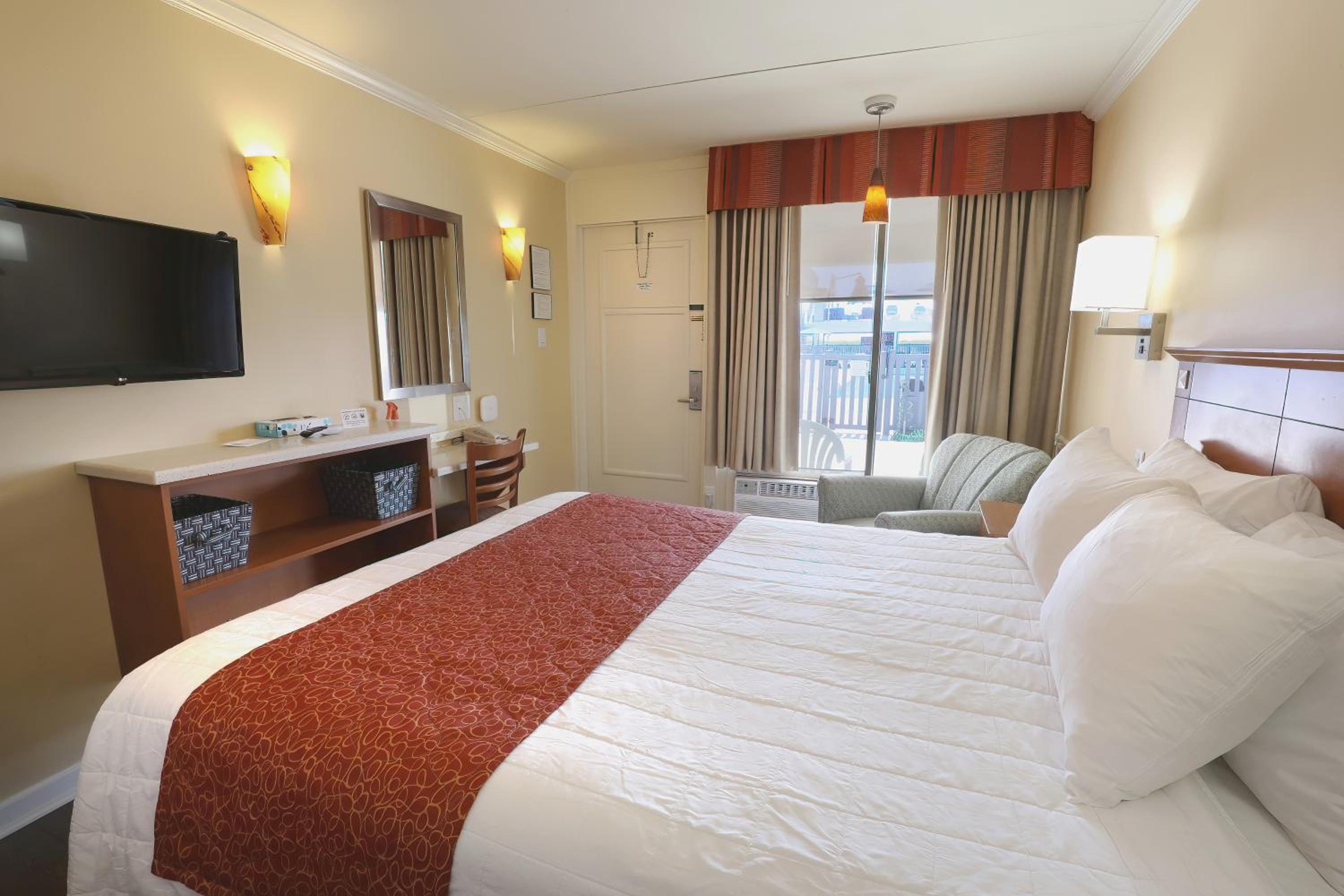 Queen Room with Pool View