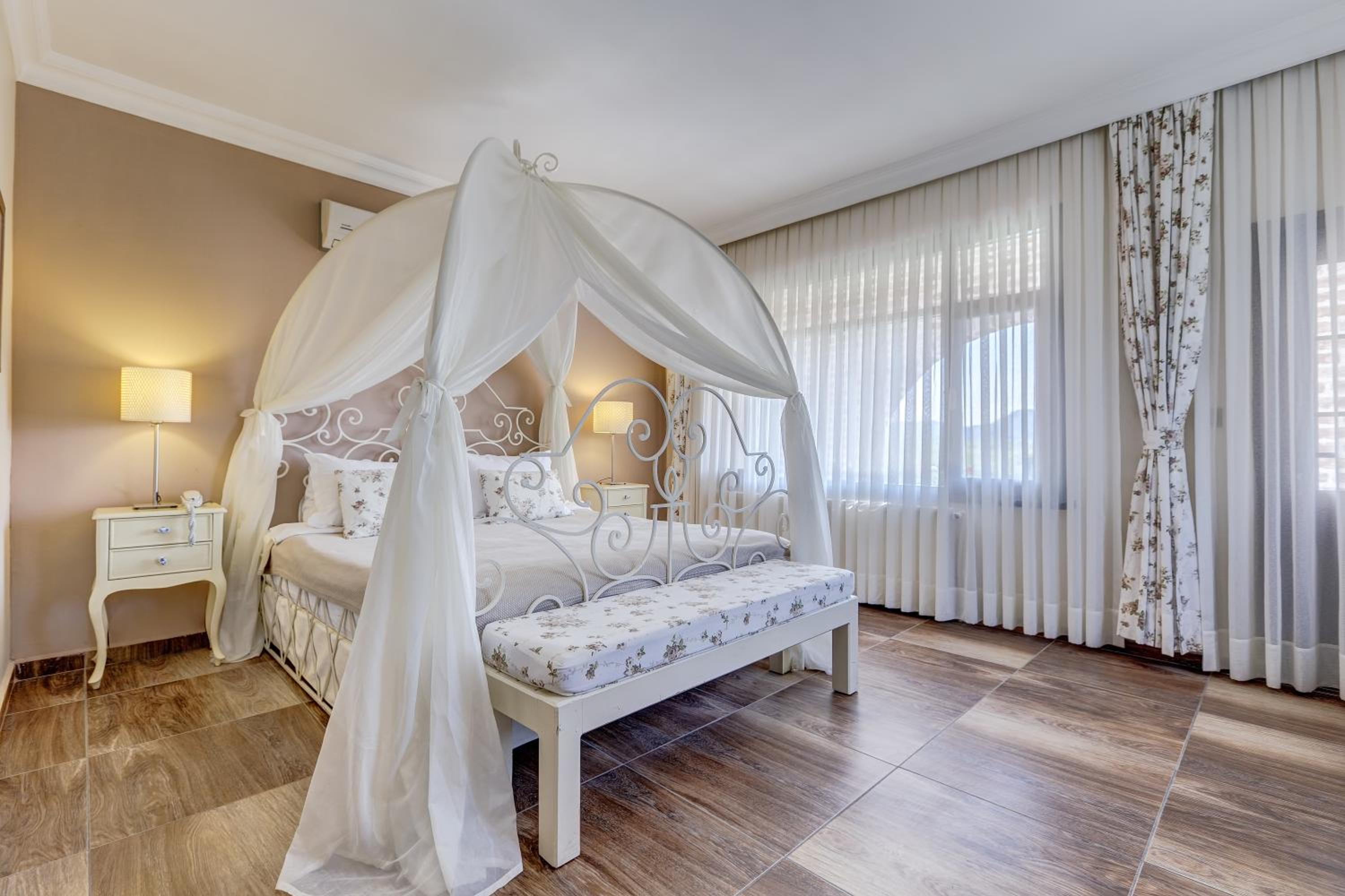 Double Room with Balcony & River View - Photo 25