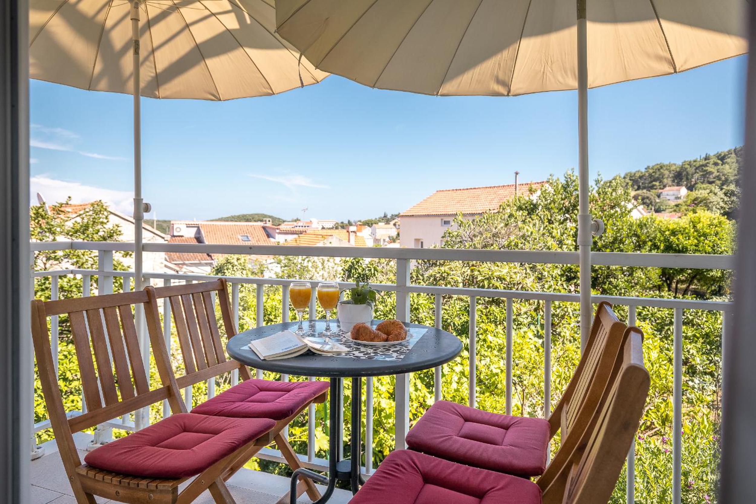 Two-Bedroom Apartment with Balcony photo 2