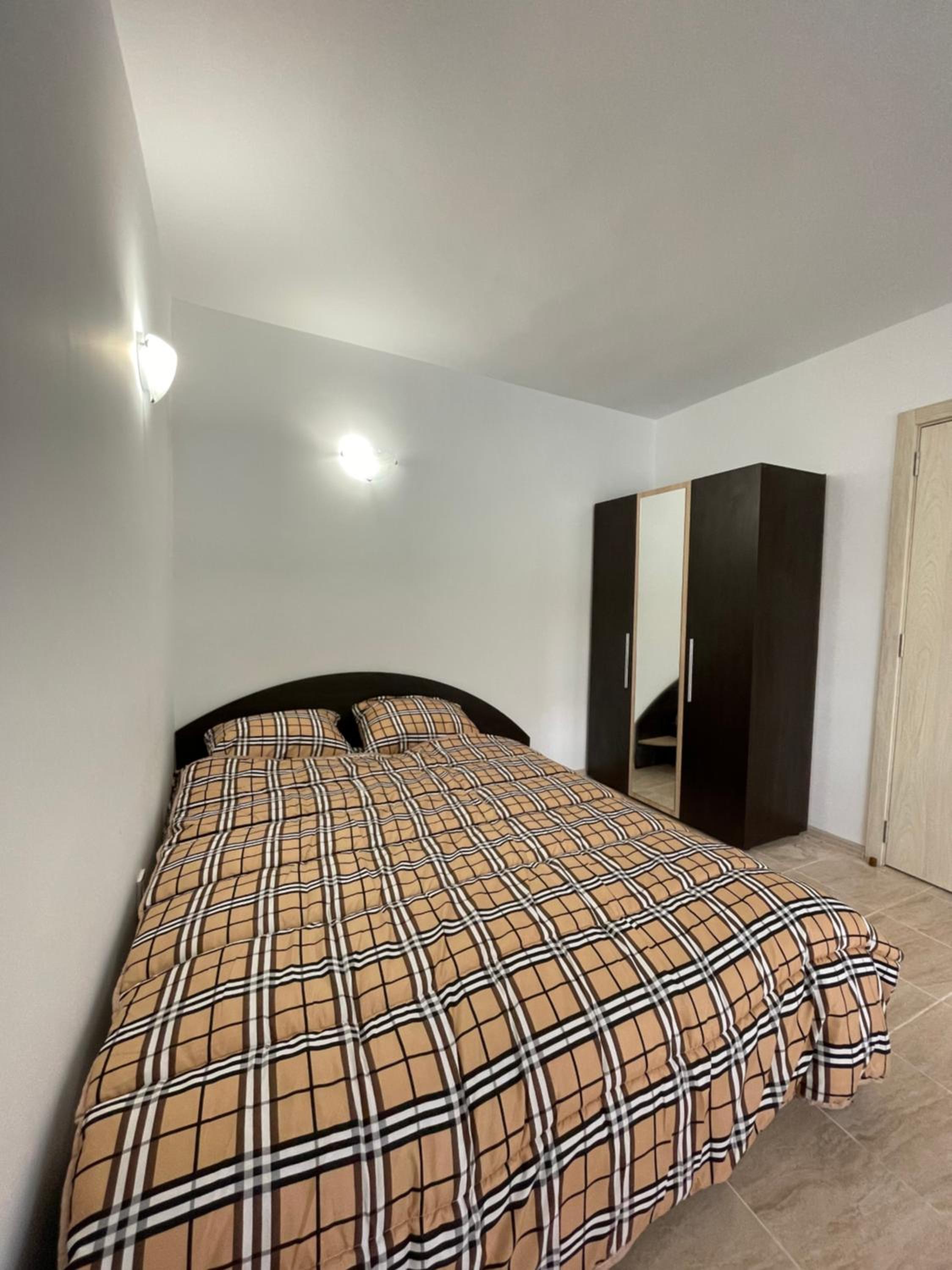 One-Bedroom Apartment photo 1