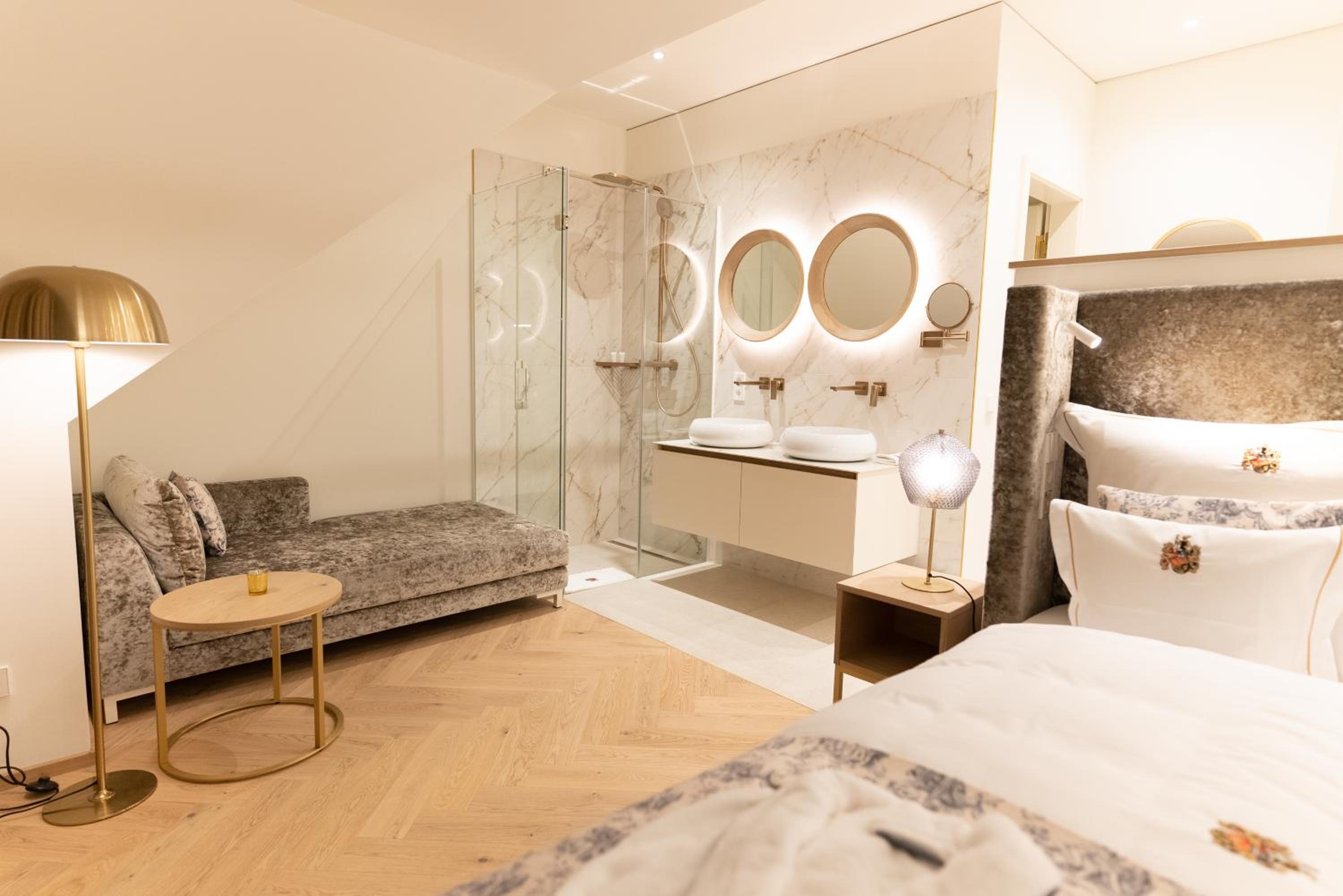 Großes Doppelzimmer photo