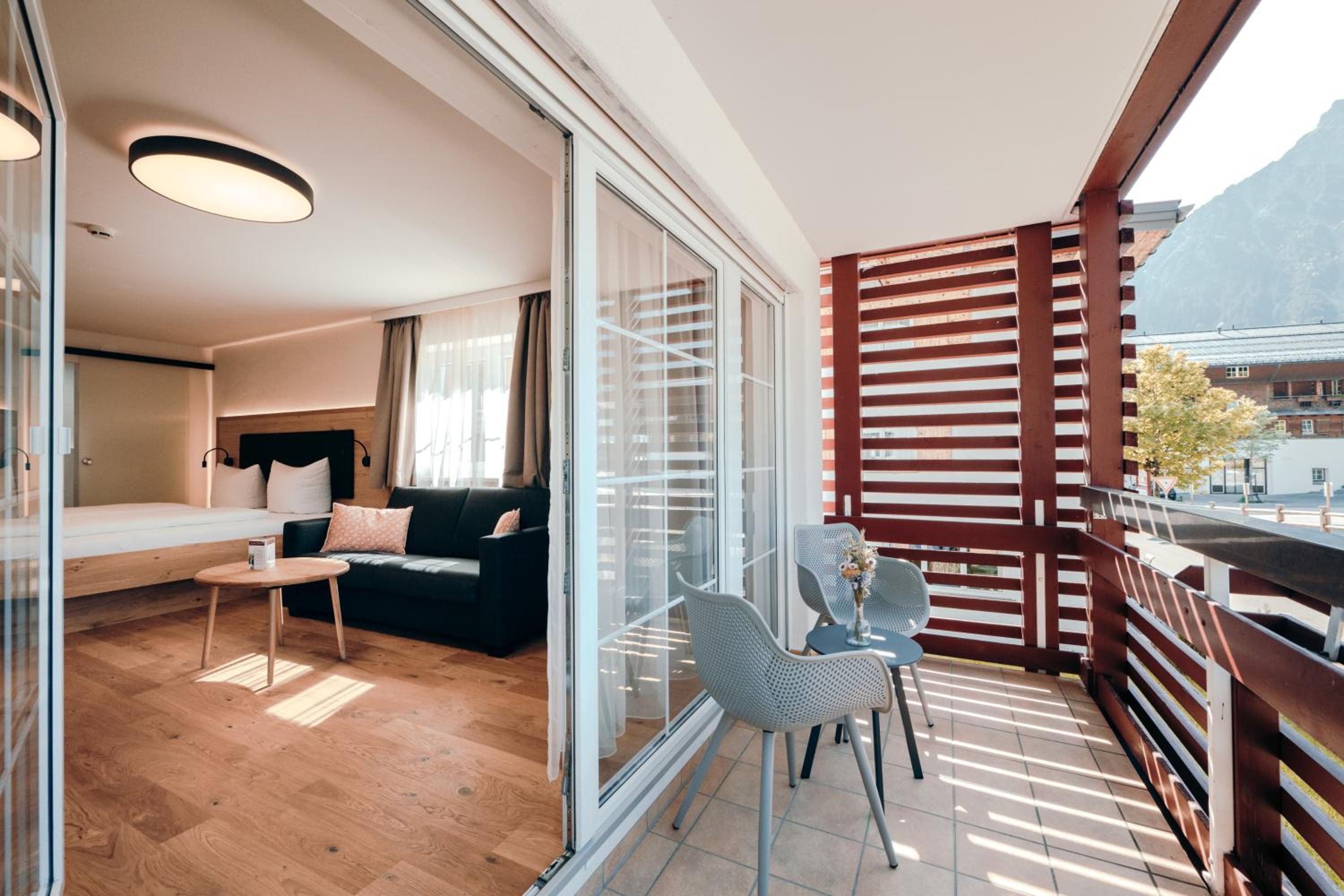Superior Double Room with Balcony - Photo 5