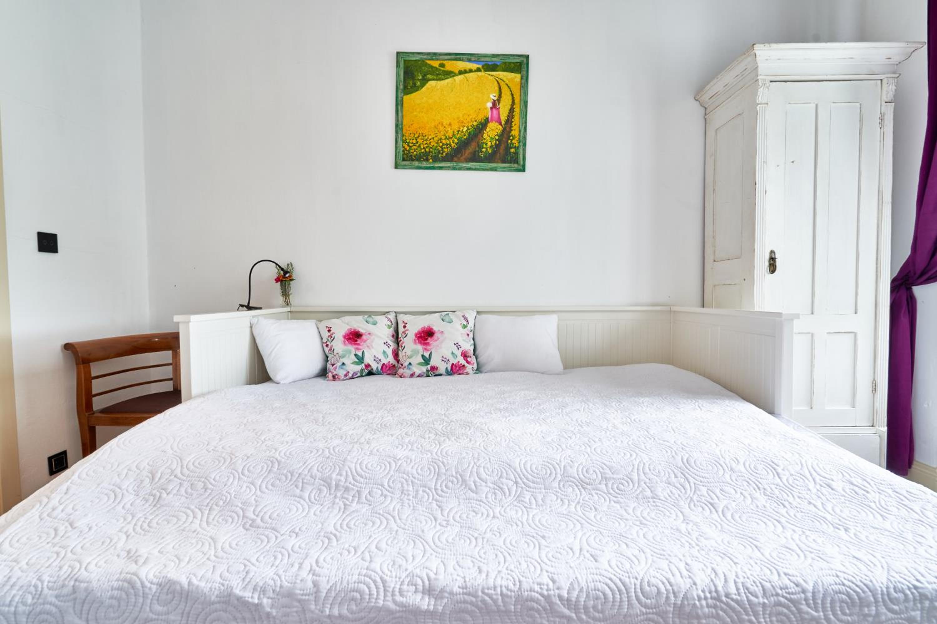 Three-Bedroom House photo 2