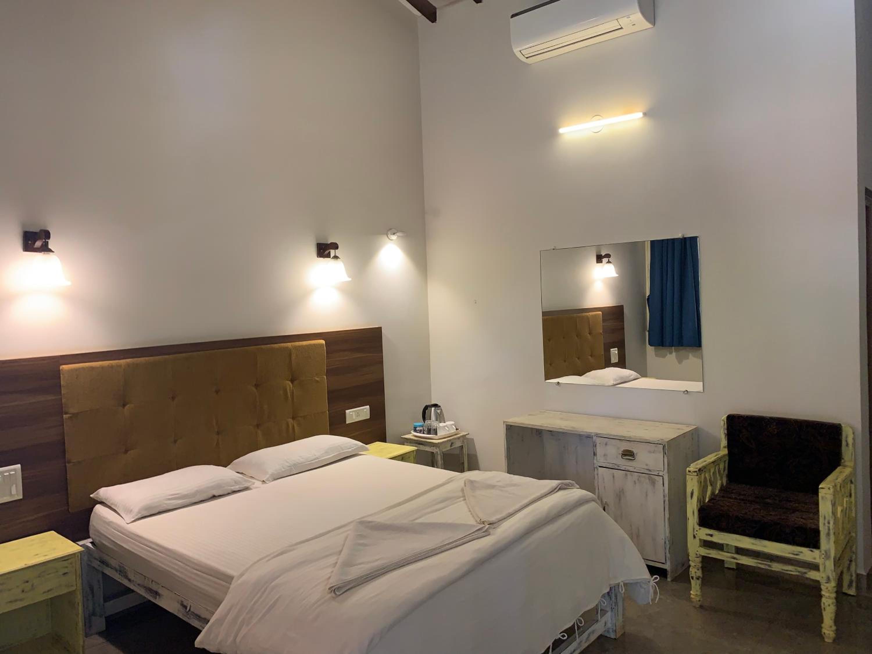 Deluxe King Room photo 2