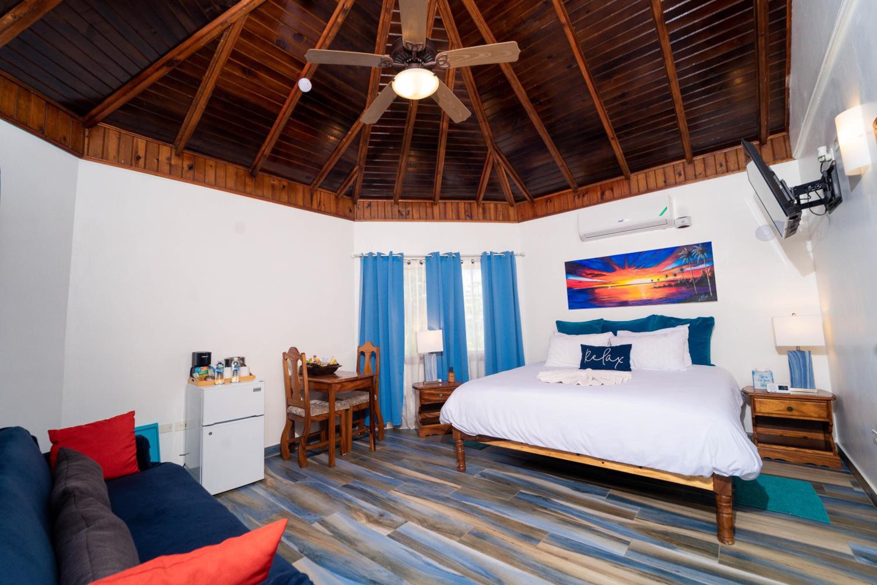 Deluxe King Suite