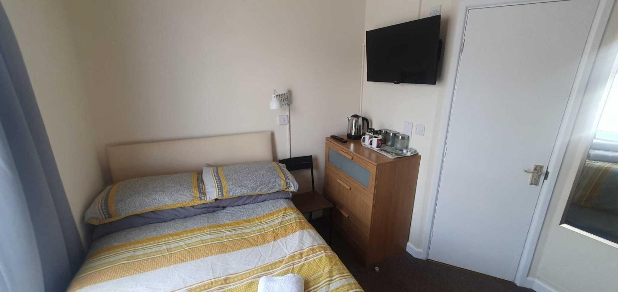Double Room with Private Bathroom photo 3
