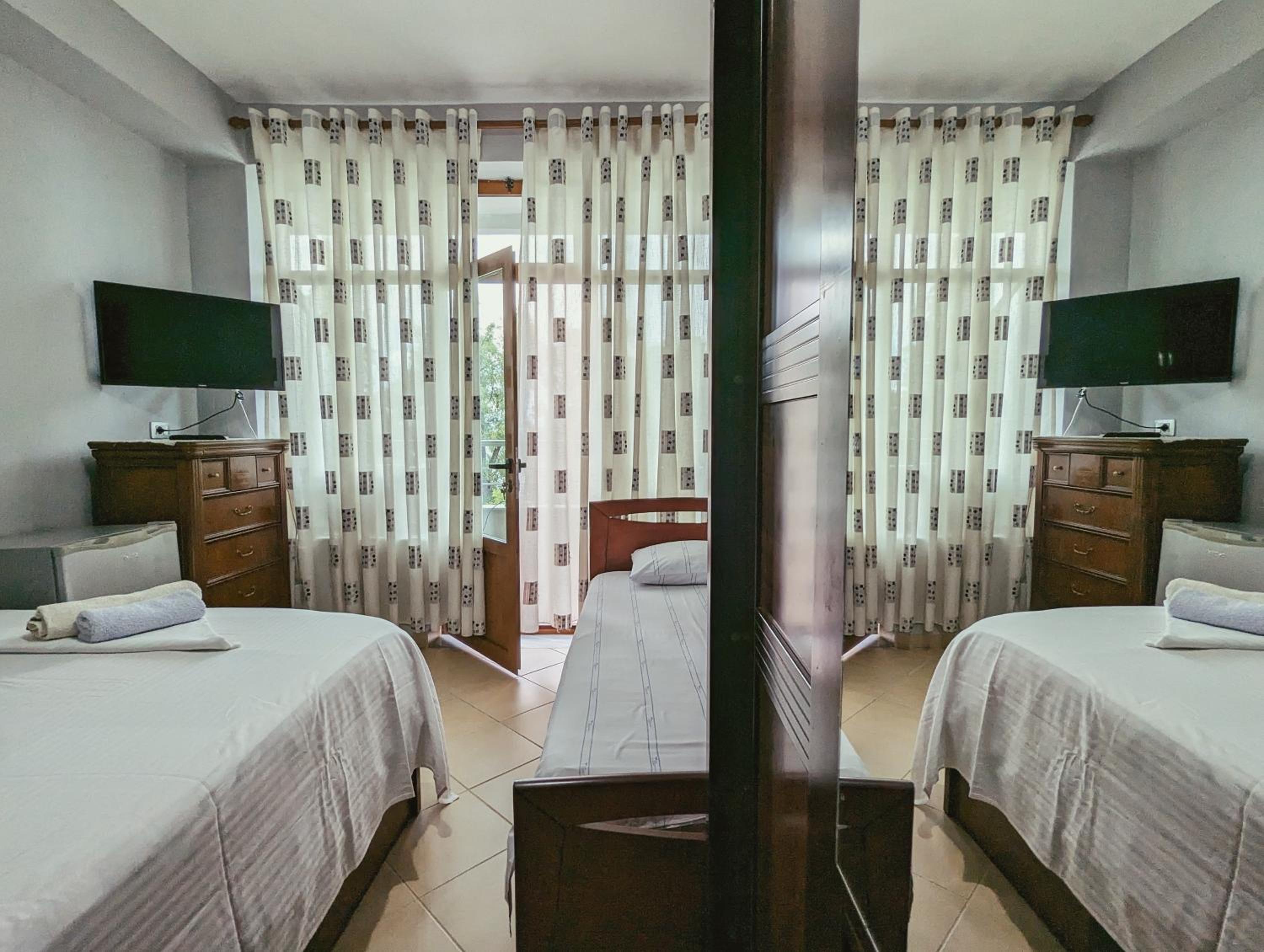 Triple Room with Lake View