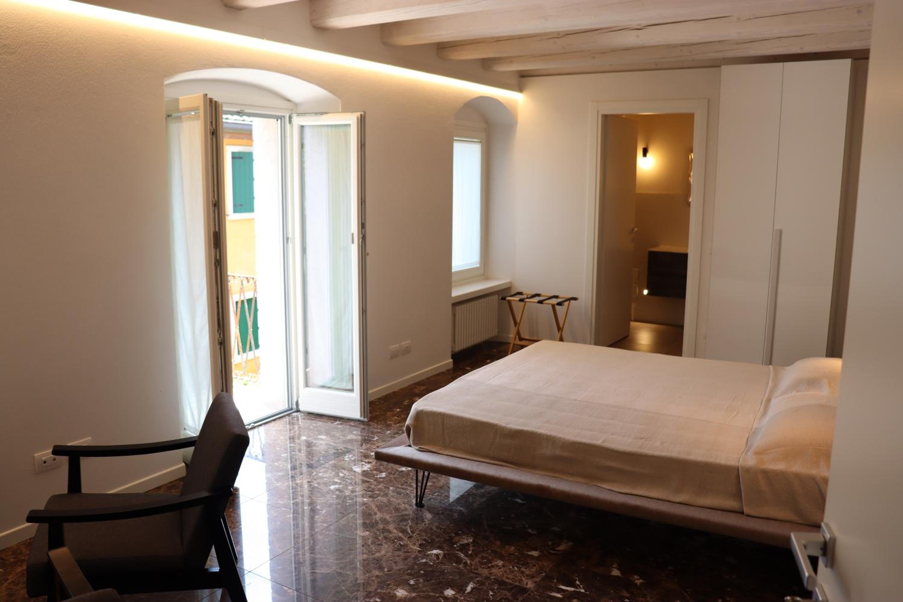 Deluxe Triplex Apartment