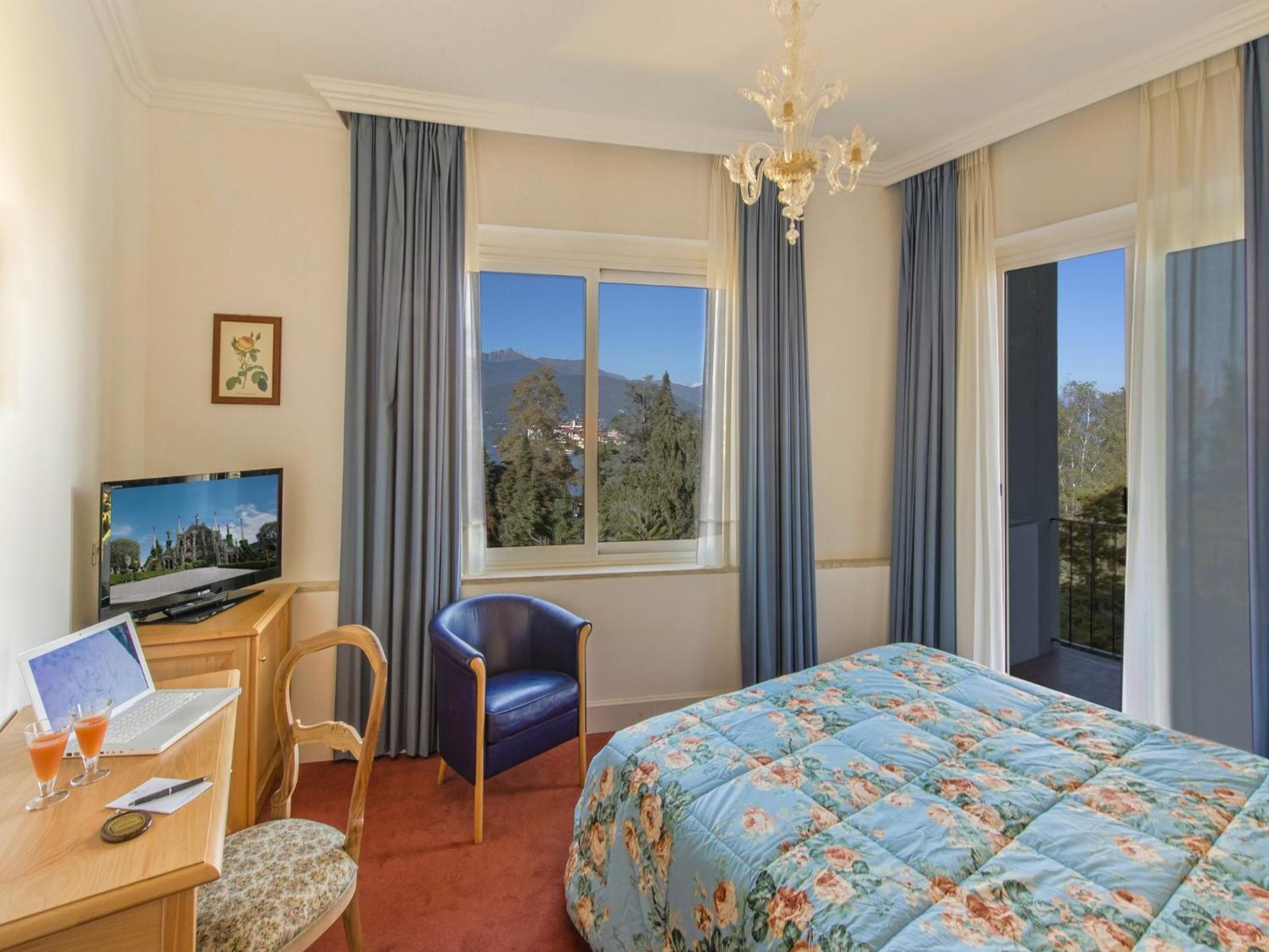Double or Twin Room with Lake View - Photo 7