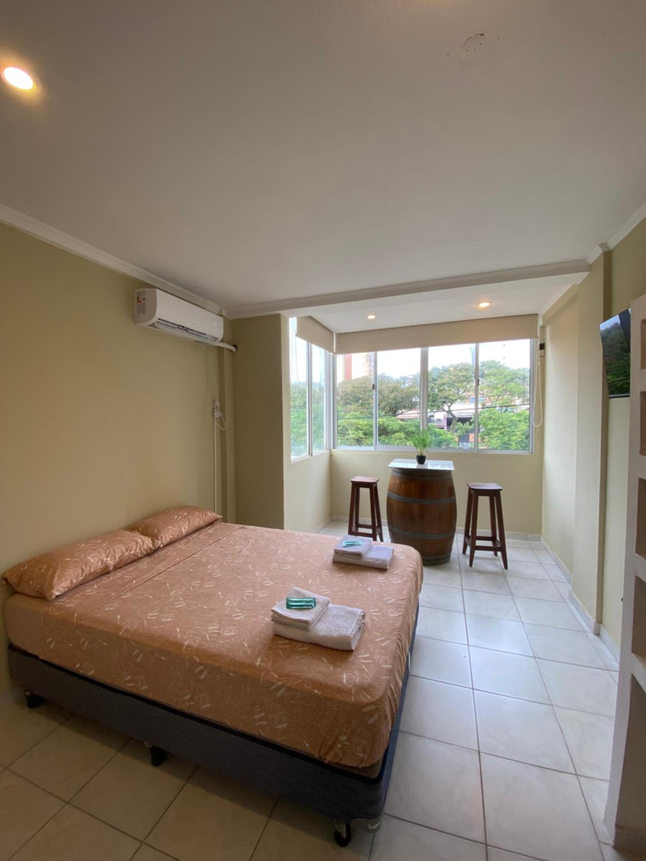 One-Bedroom Apartment photo 1