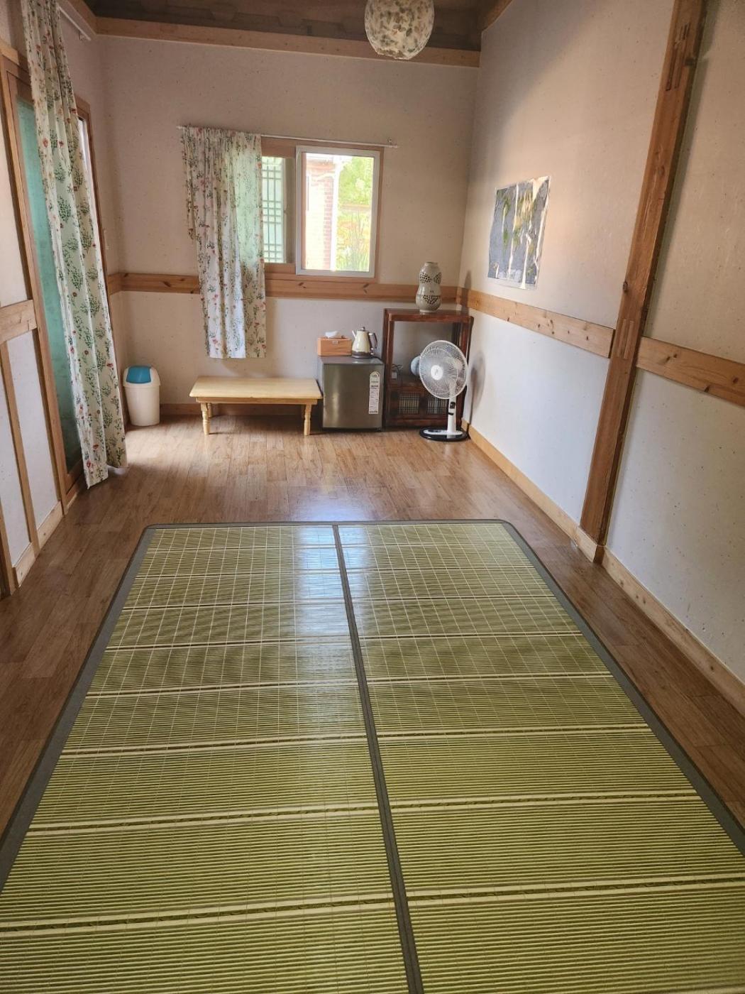 Deluxe Family Room photo 3