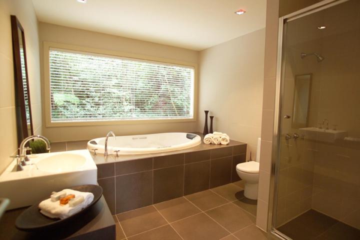 Treetops Cottage 1 - Photo 2