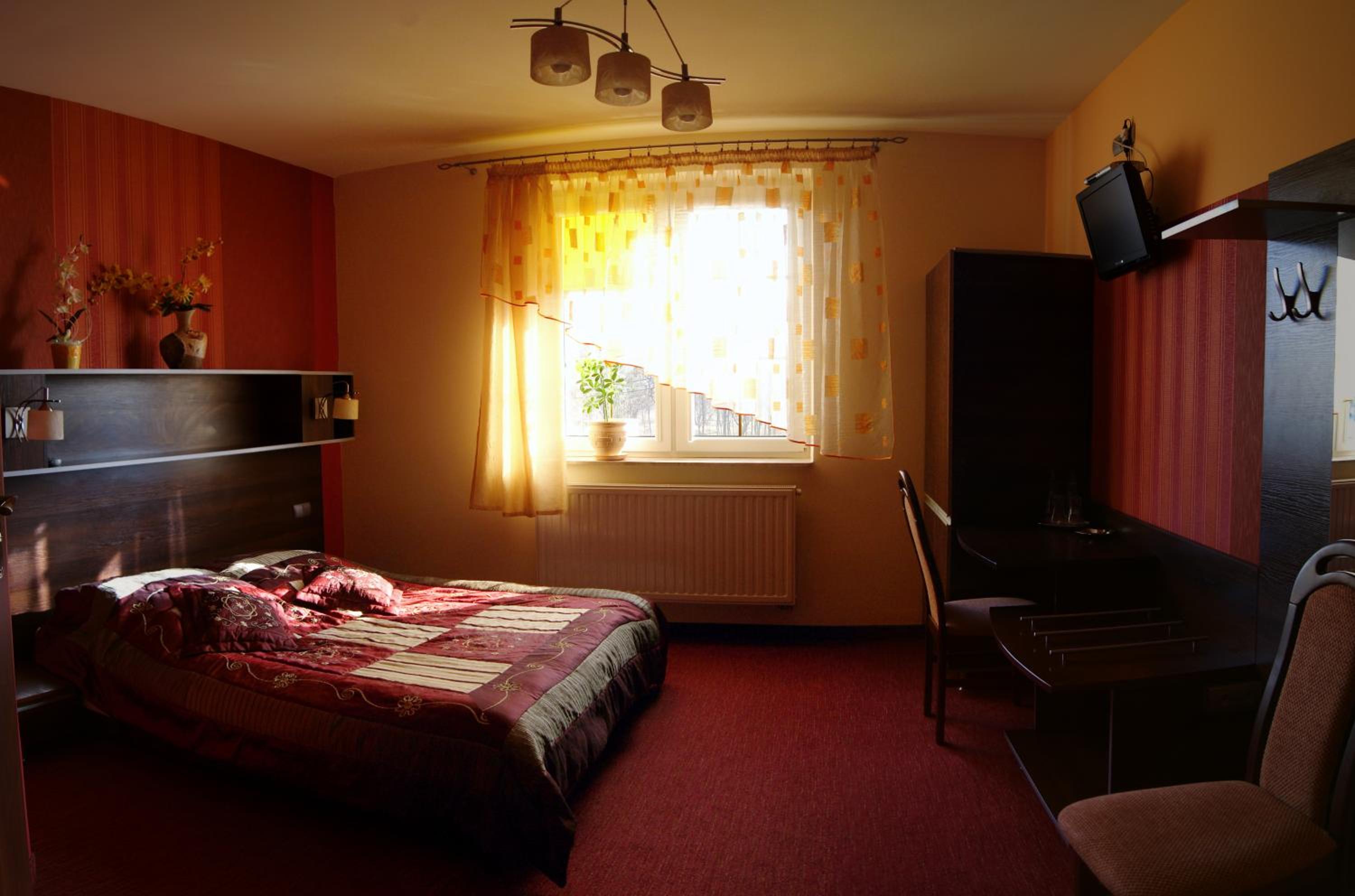 Double or Twin Room with Terrace - Photo 2
