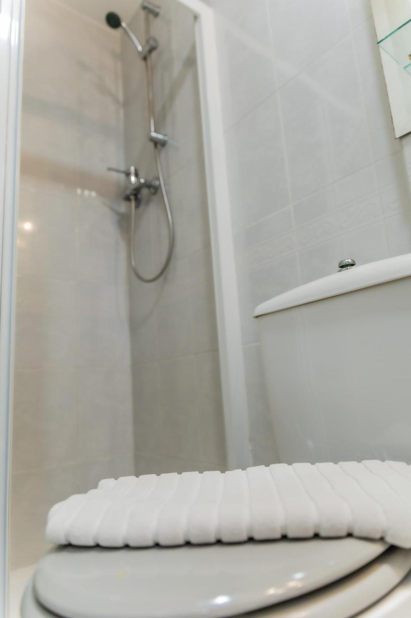 Double or Twin Room - Photo 25