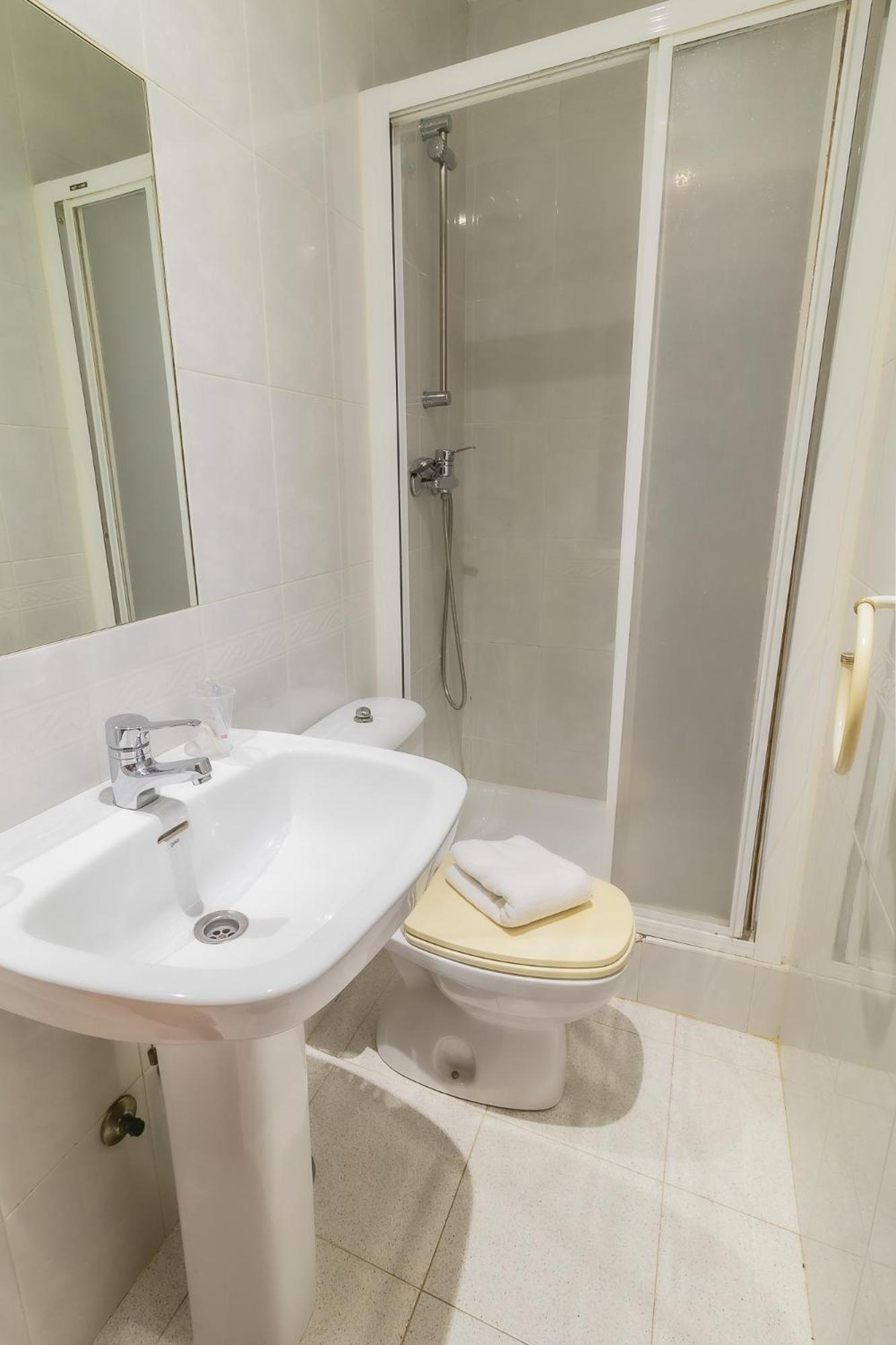 Double or Twin Room - Photo 23