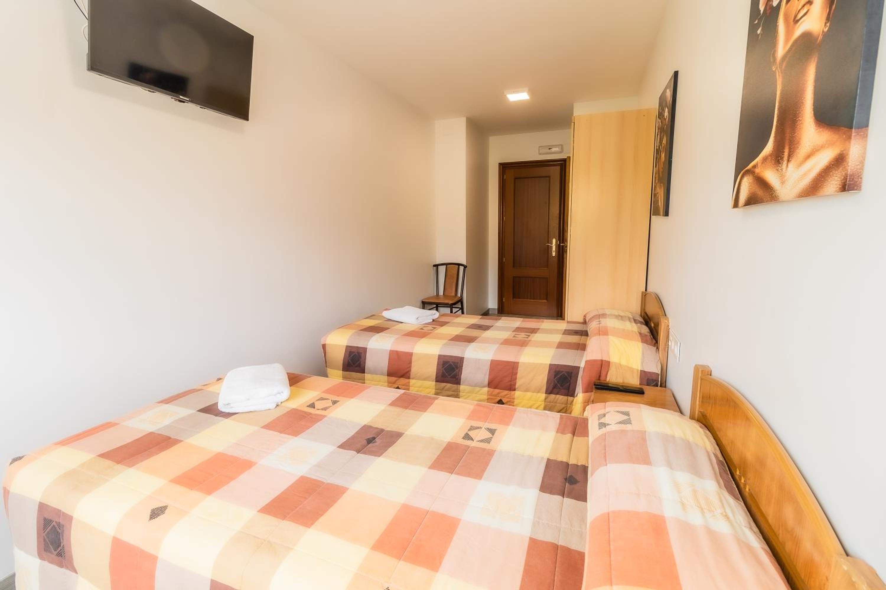 Double or Twin Room - Photo 13