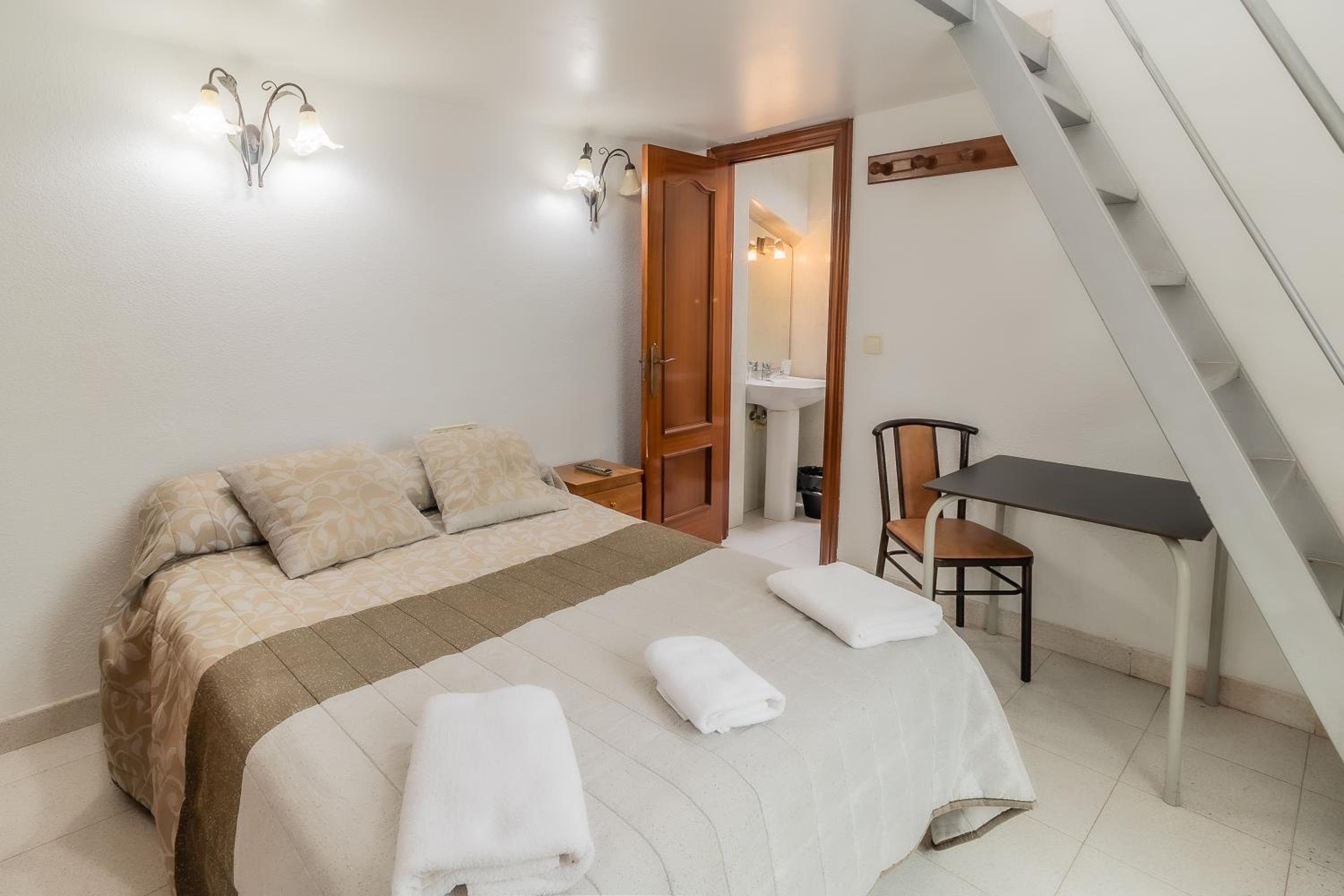 Double or Twin Room - Photo 26