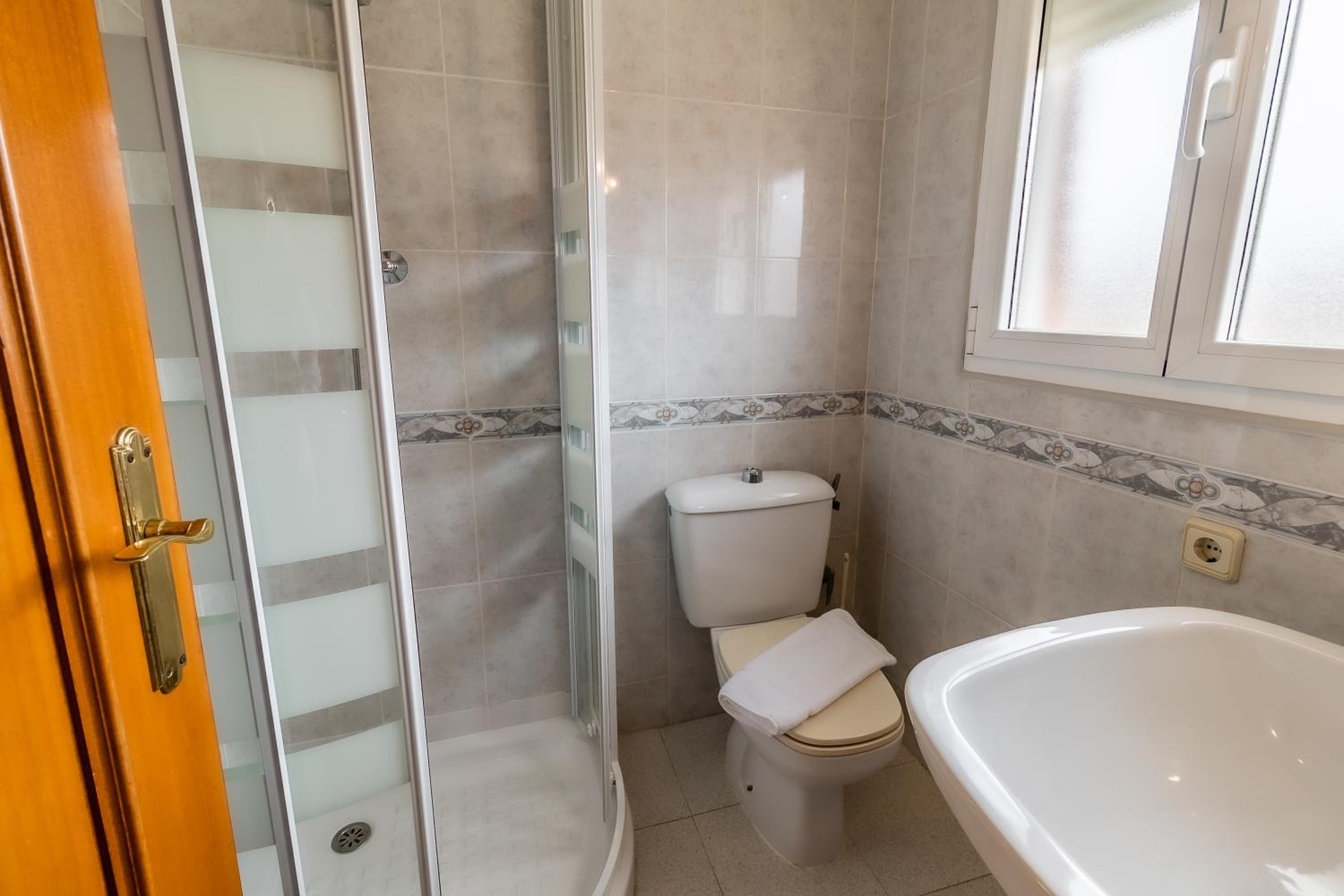Double or Twin Room - Photo 10