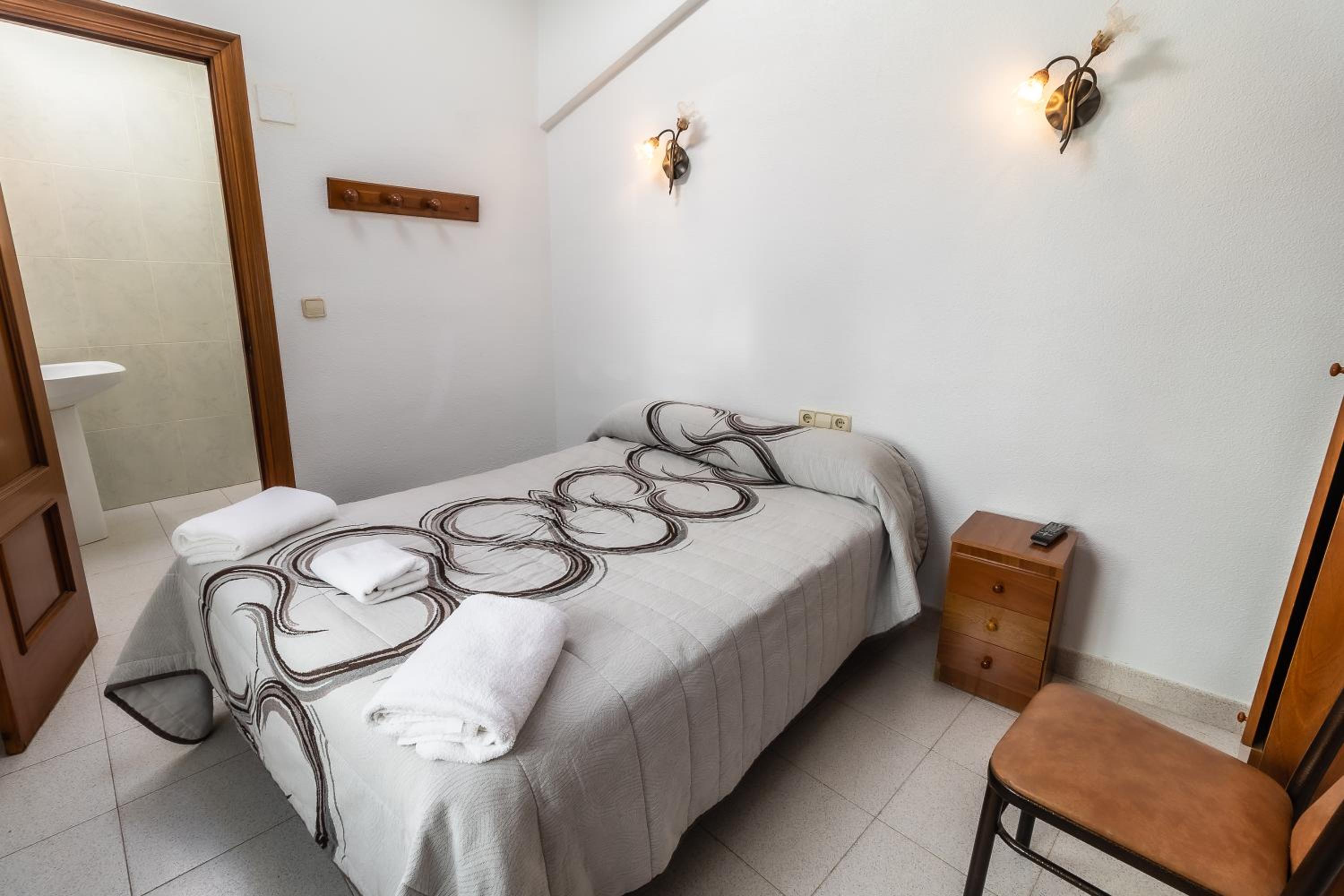 Double or Twin Room - Photo 2