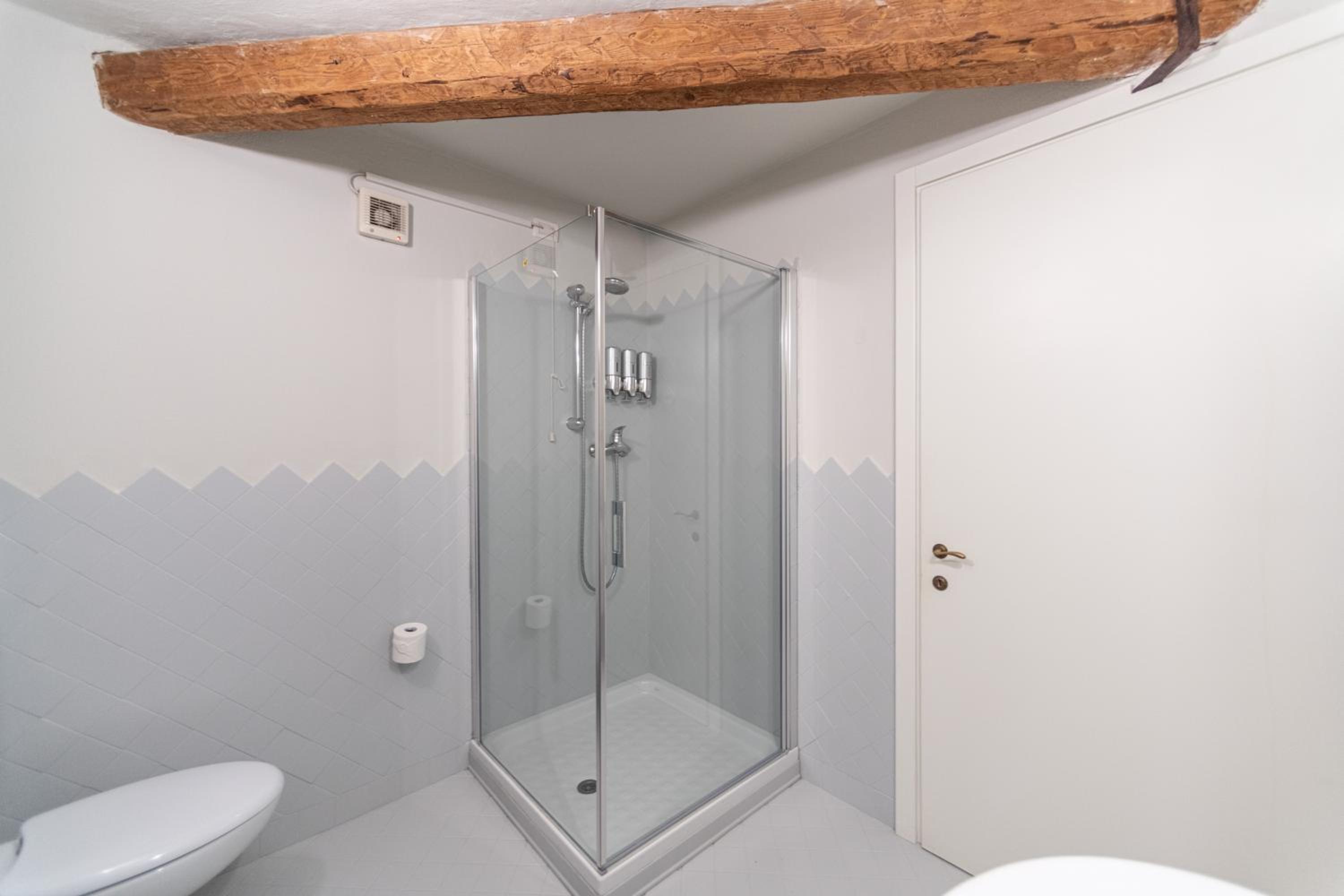 Double Room - Photo 19