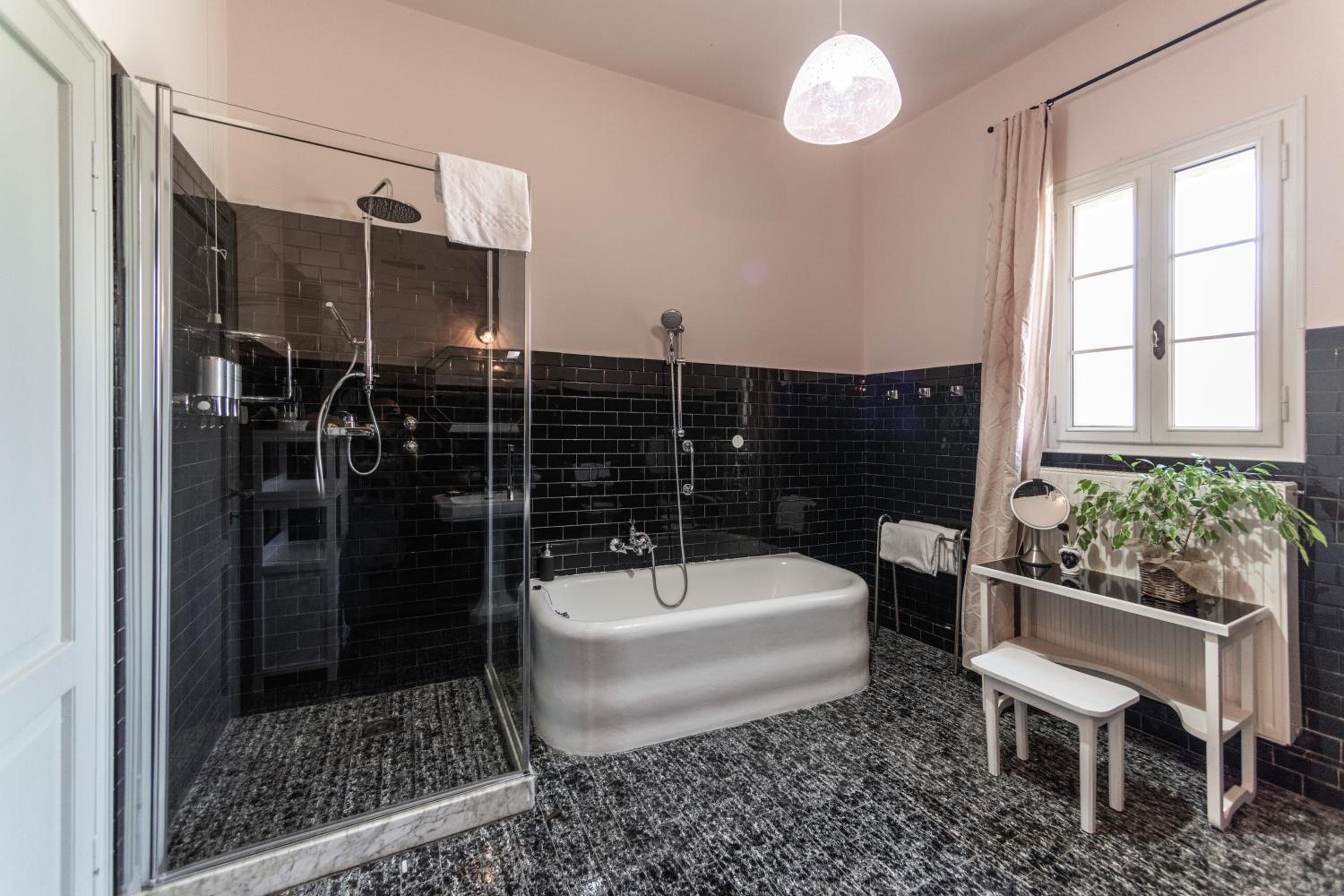 Double Room - Photo 9