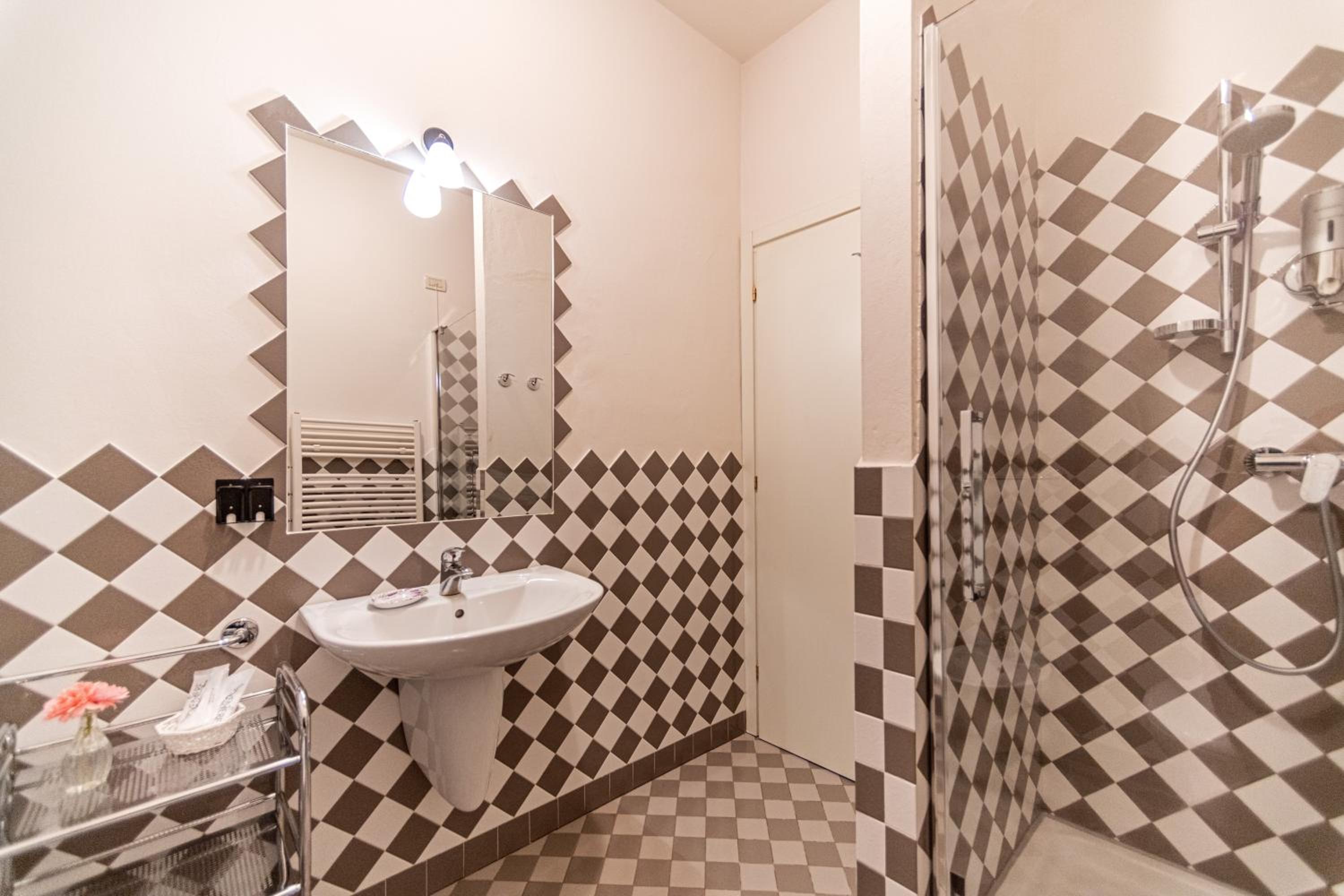 Double Room - Photo 14