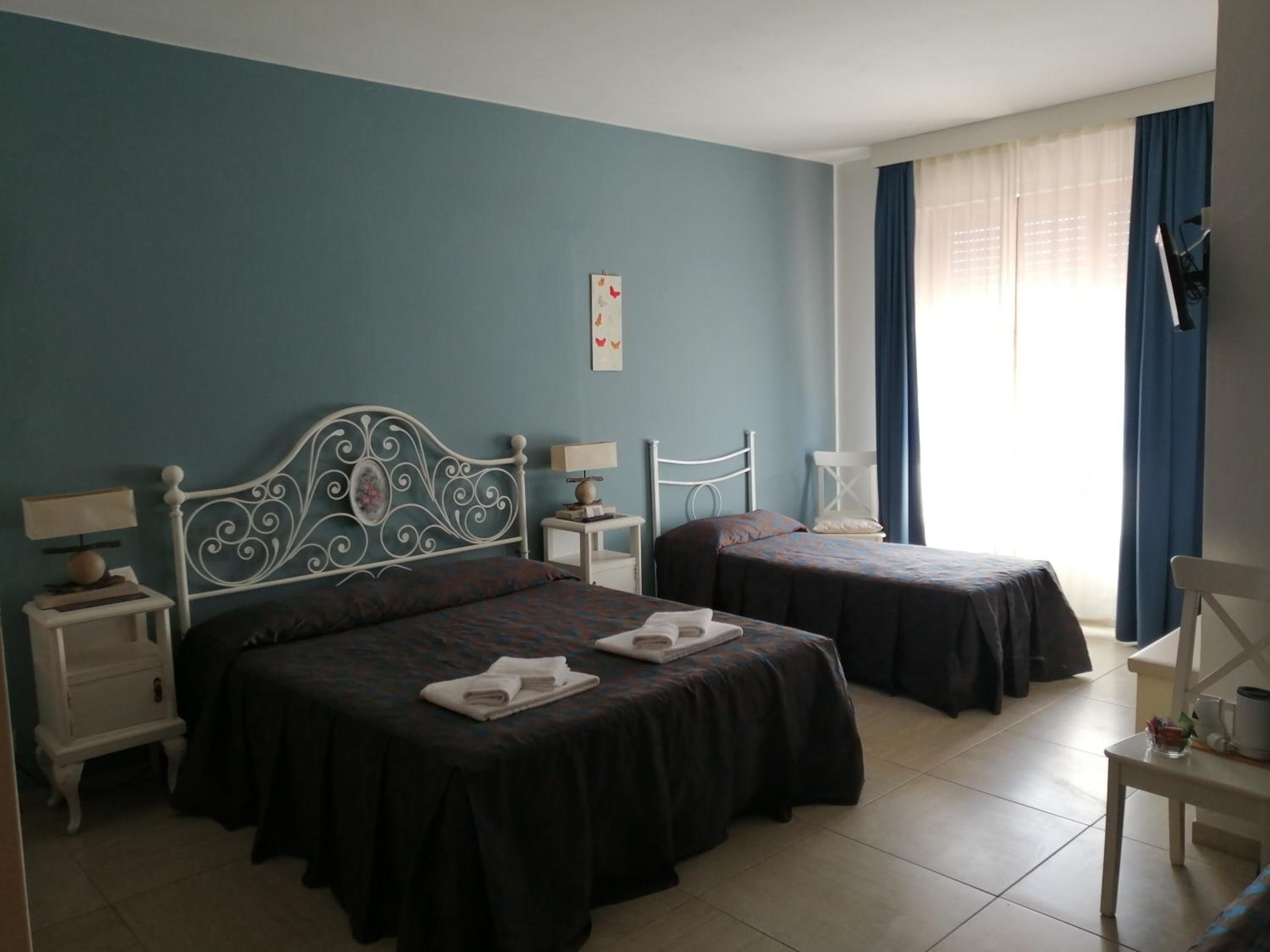 Quadruple Room - Photo 1