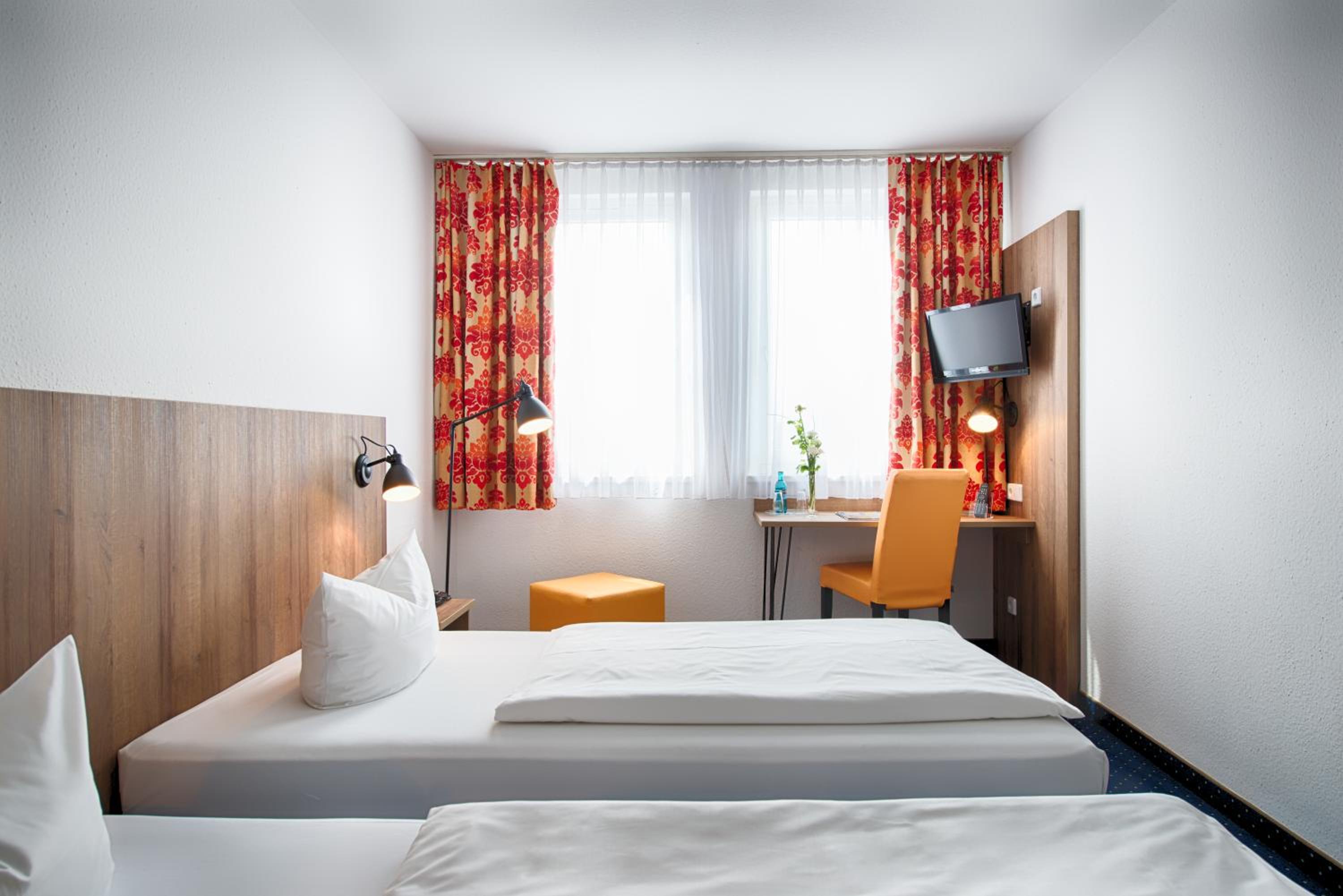 Business Twin Room photo 3