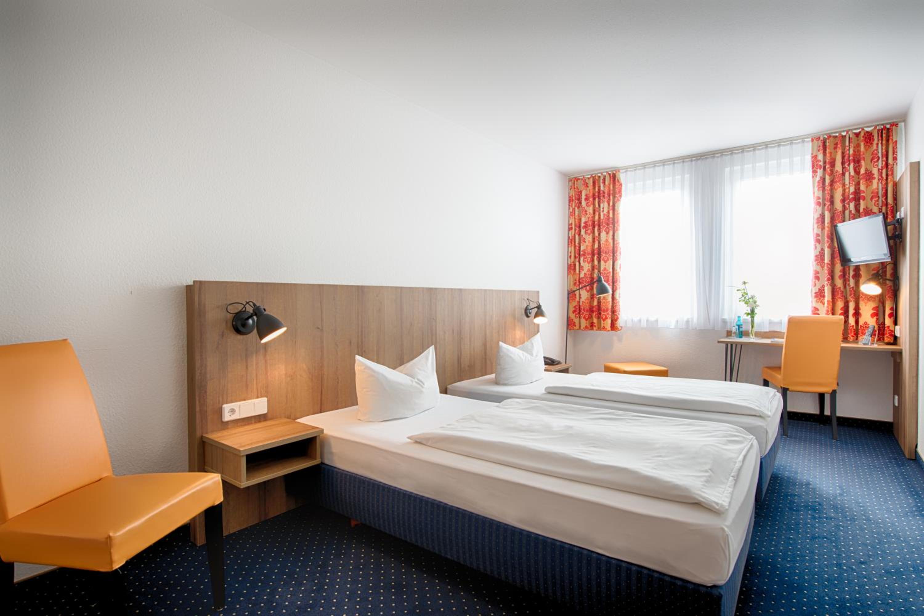 Business Twin Room photo 2