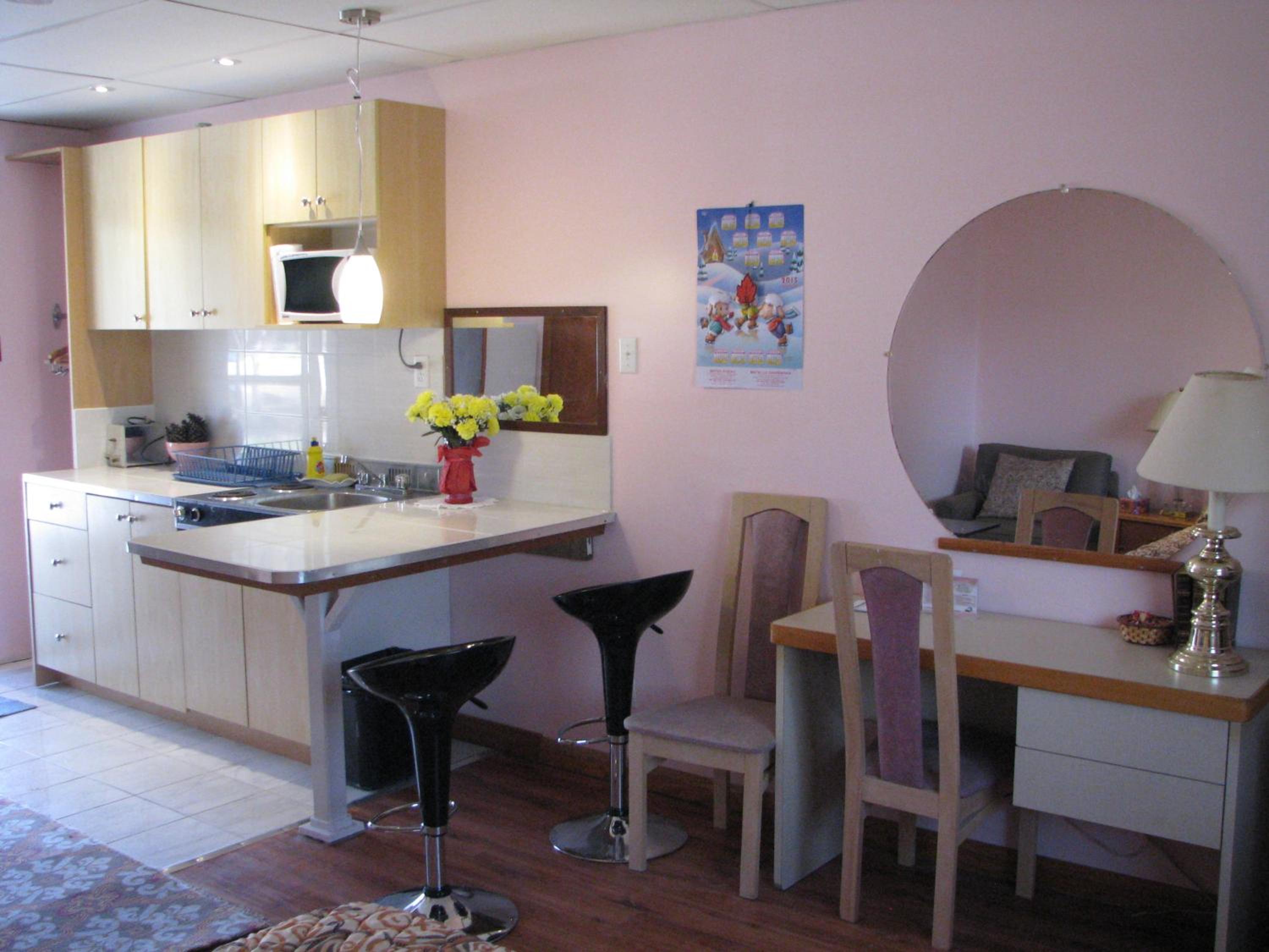 Queen Room with Kitchenette photo 1