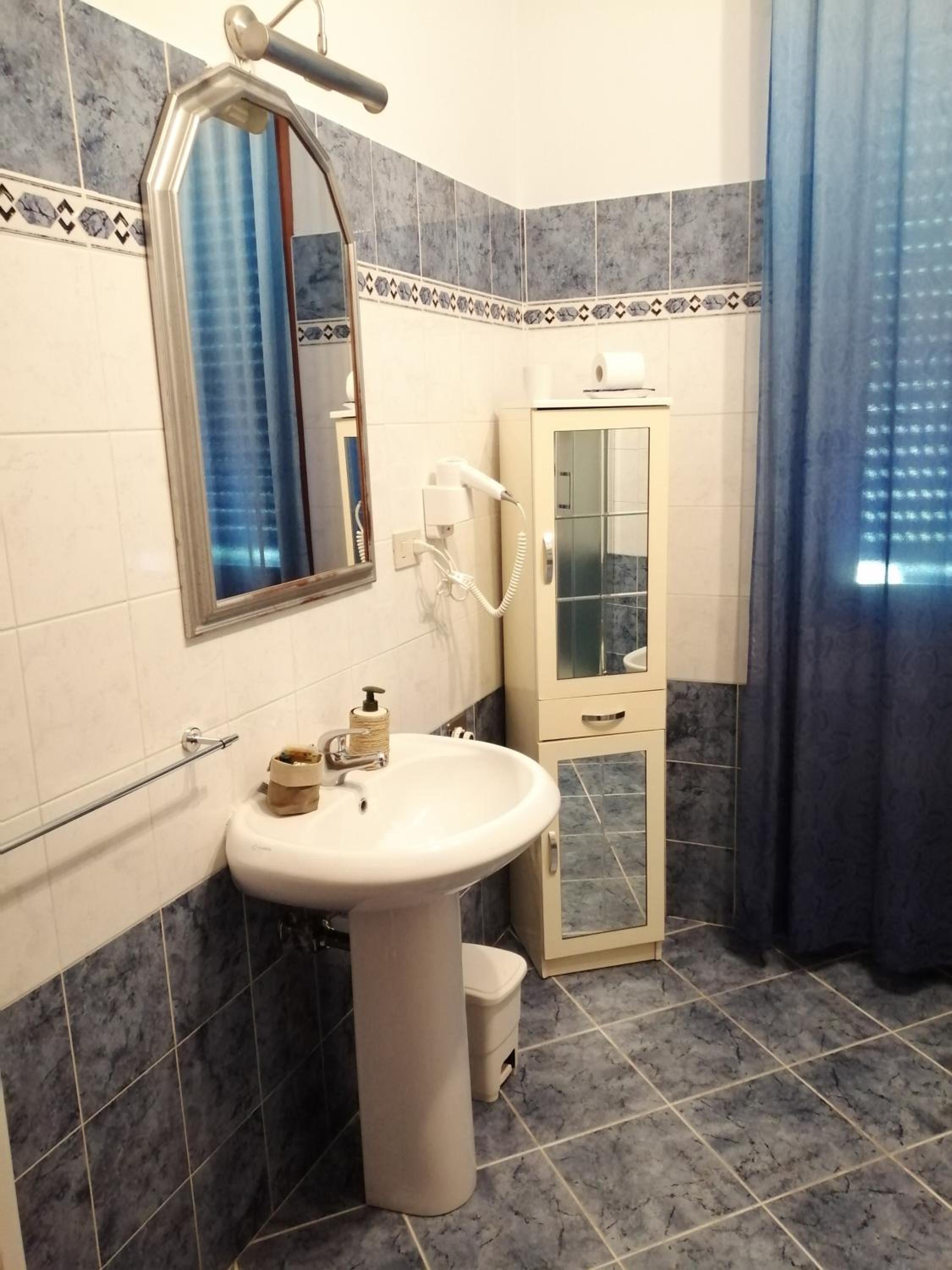 Triple Room with Private Bathroom - Photo 5