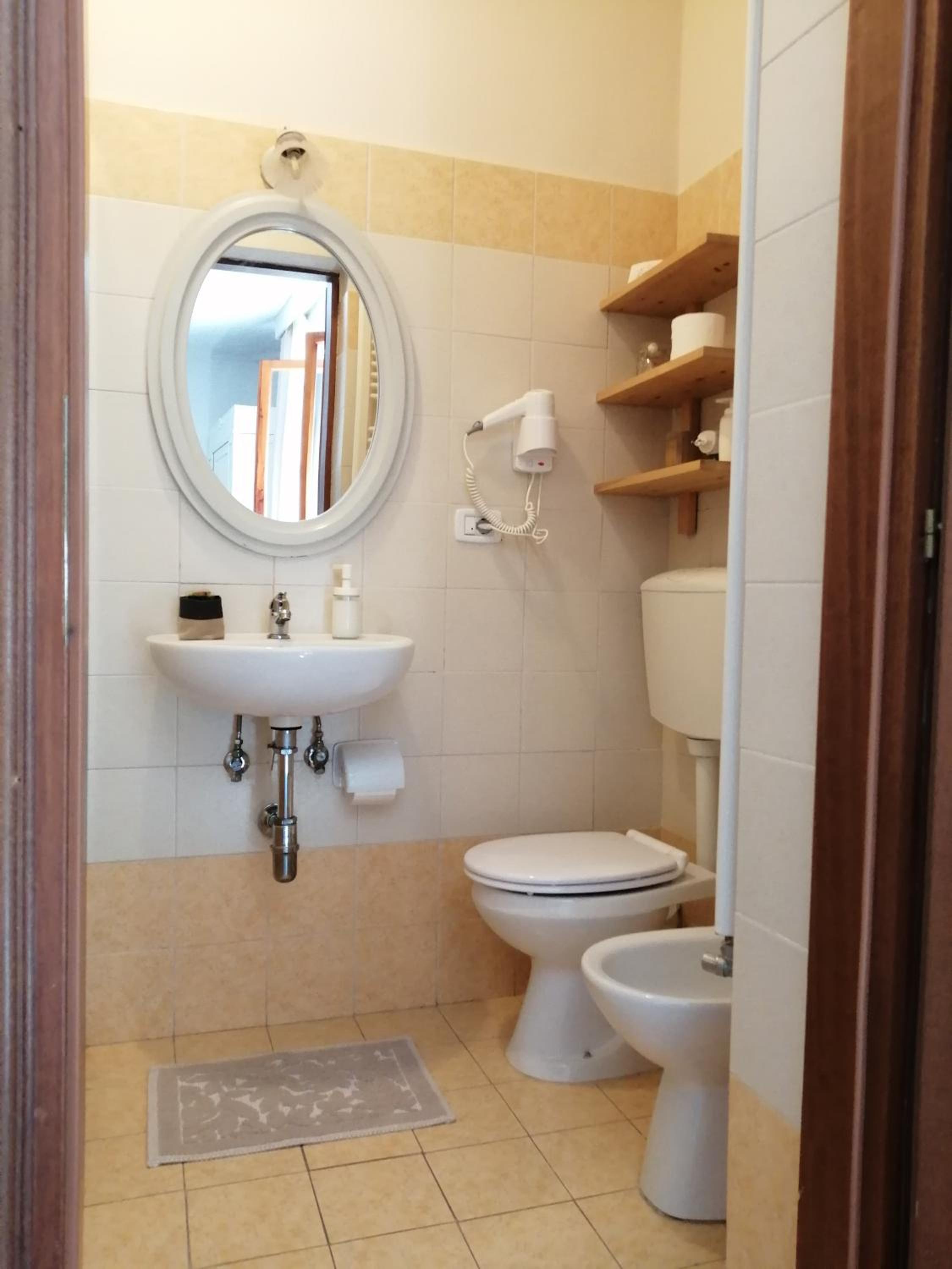 Family Room with Private Bathroom - Photo 5