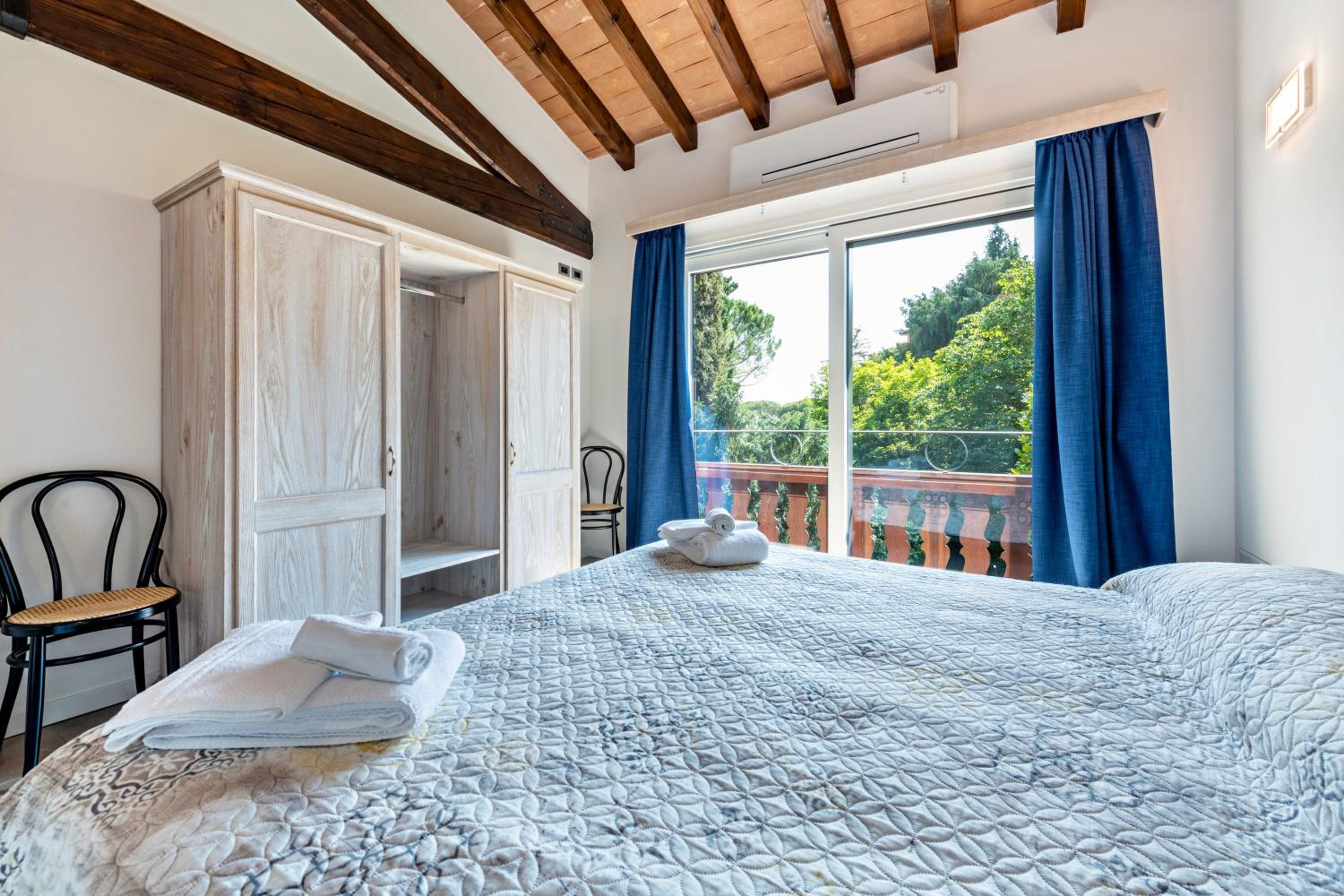 One-Bedroom Apartment with Garden View photo 1