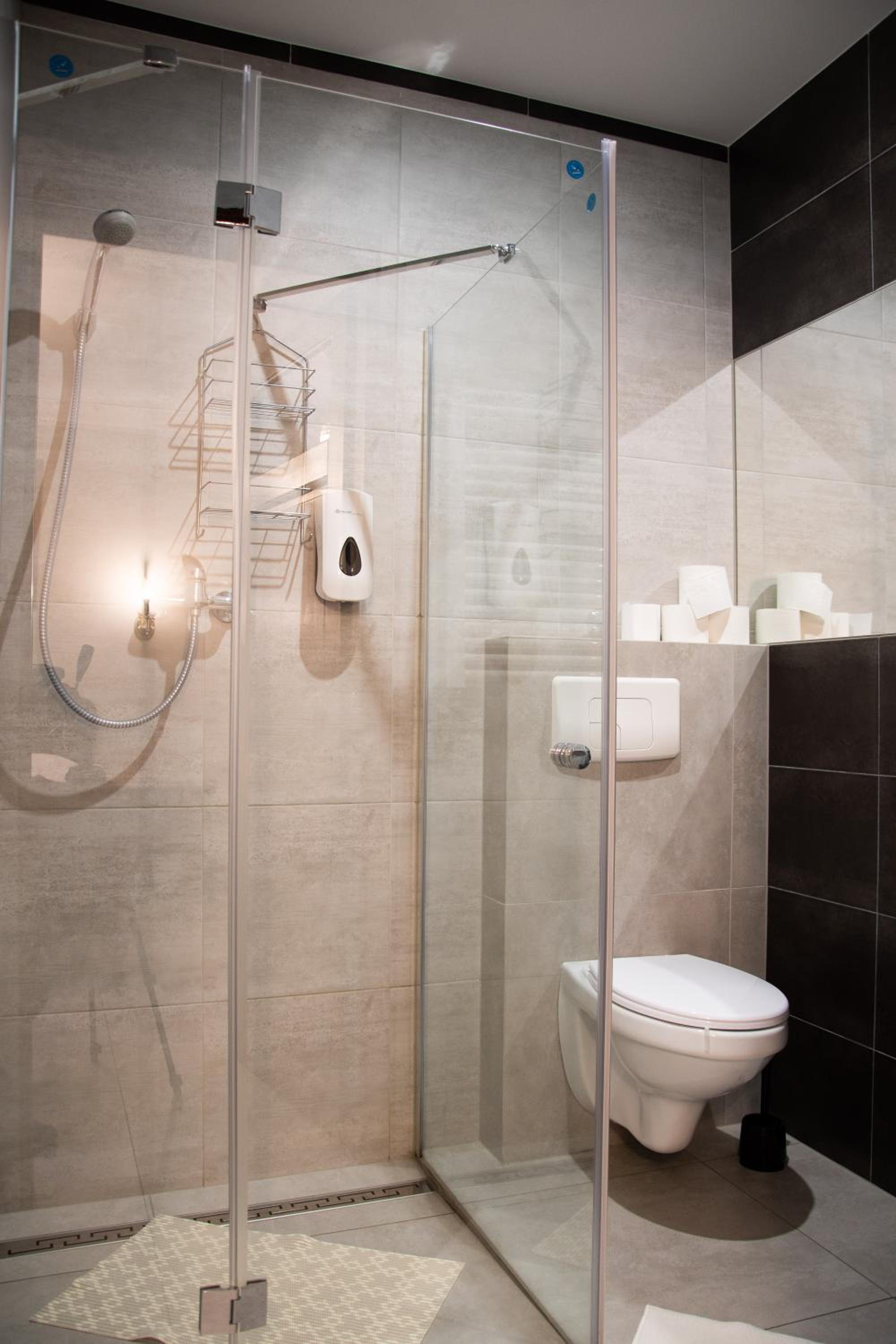 Triple Room with Bathroom - Photo 8