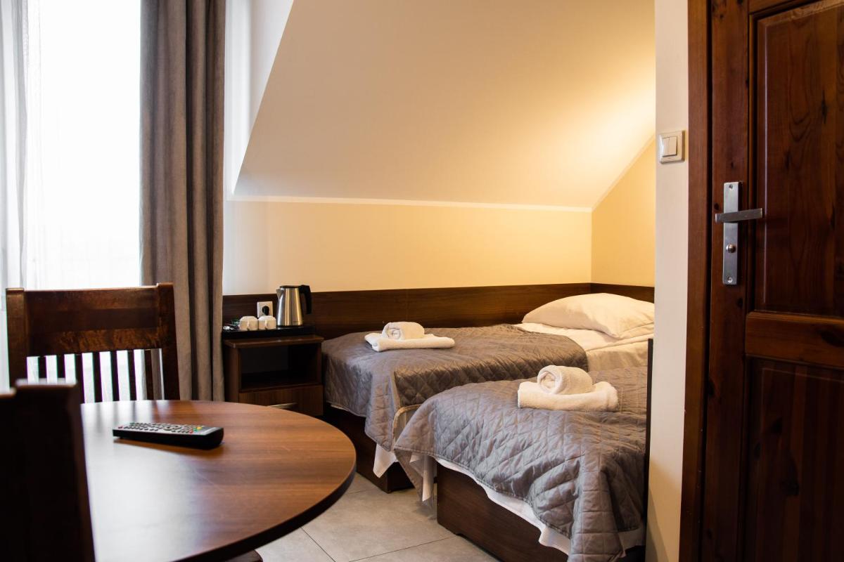 Triple Room with Bathroom - Photo 7