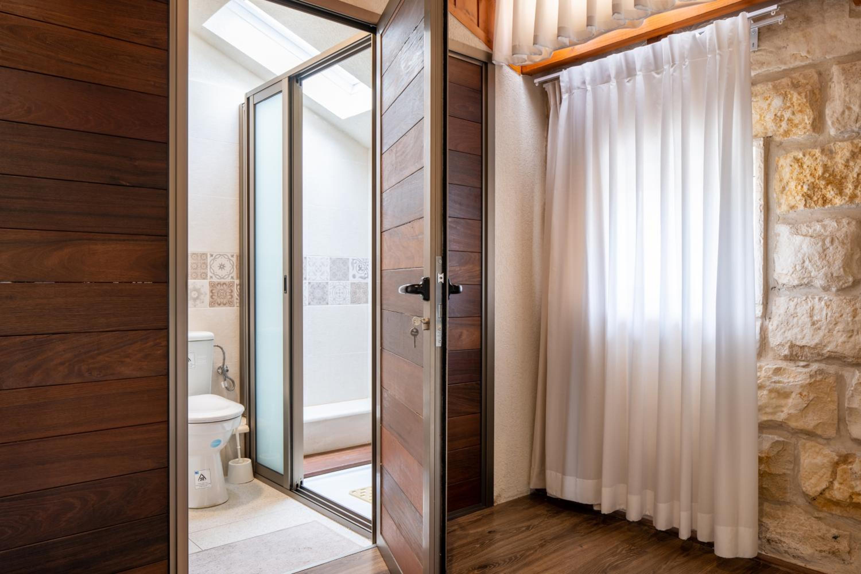 Deluxe Double or Twin Room with Balcony - Photo 6