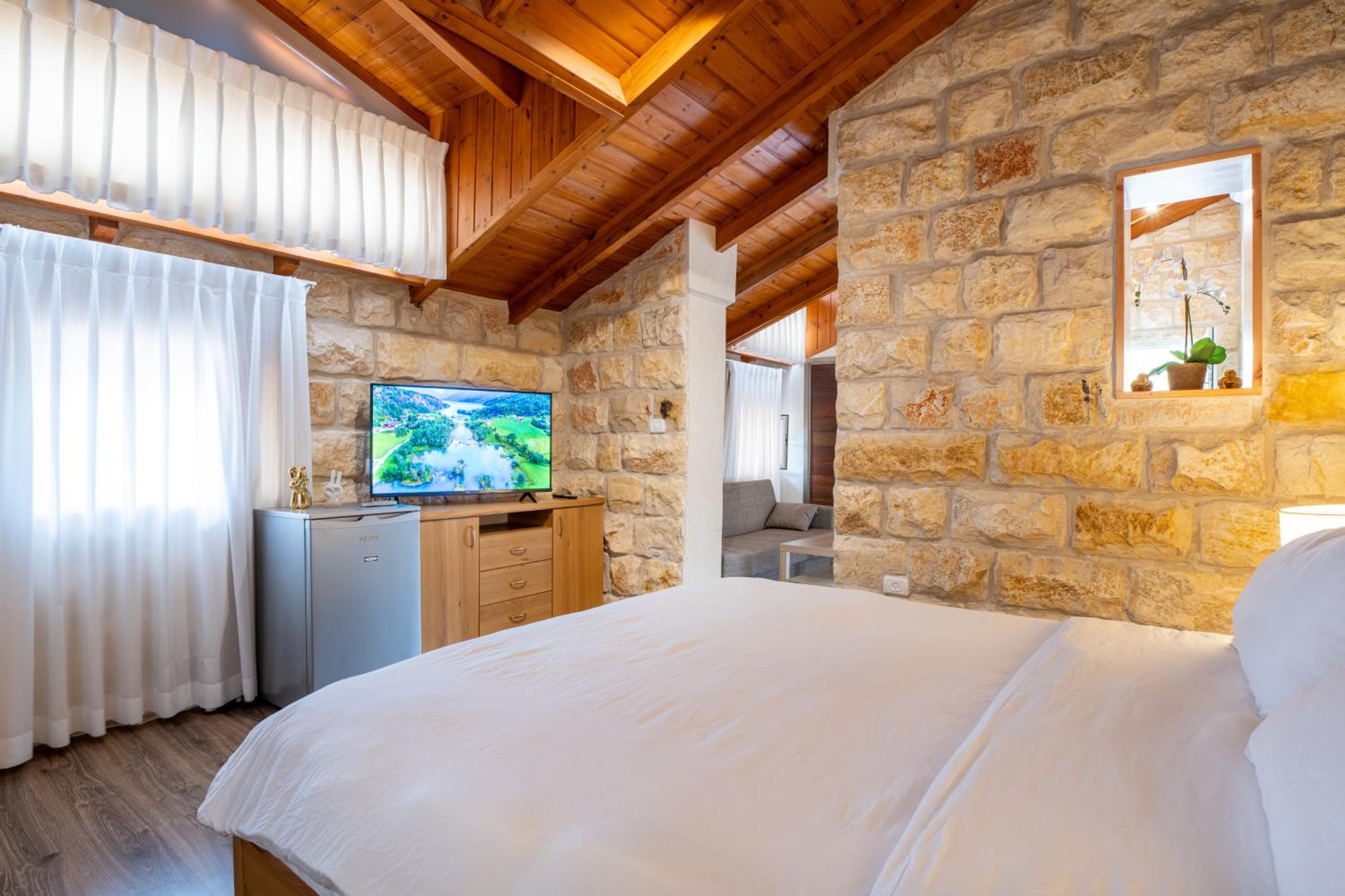 Deluxe Double or Twin Room with Balcony - Photo 4