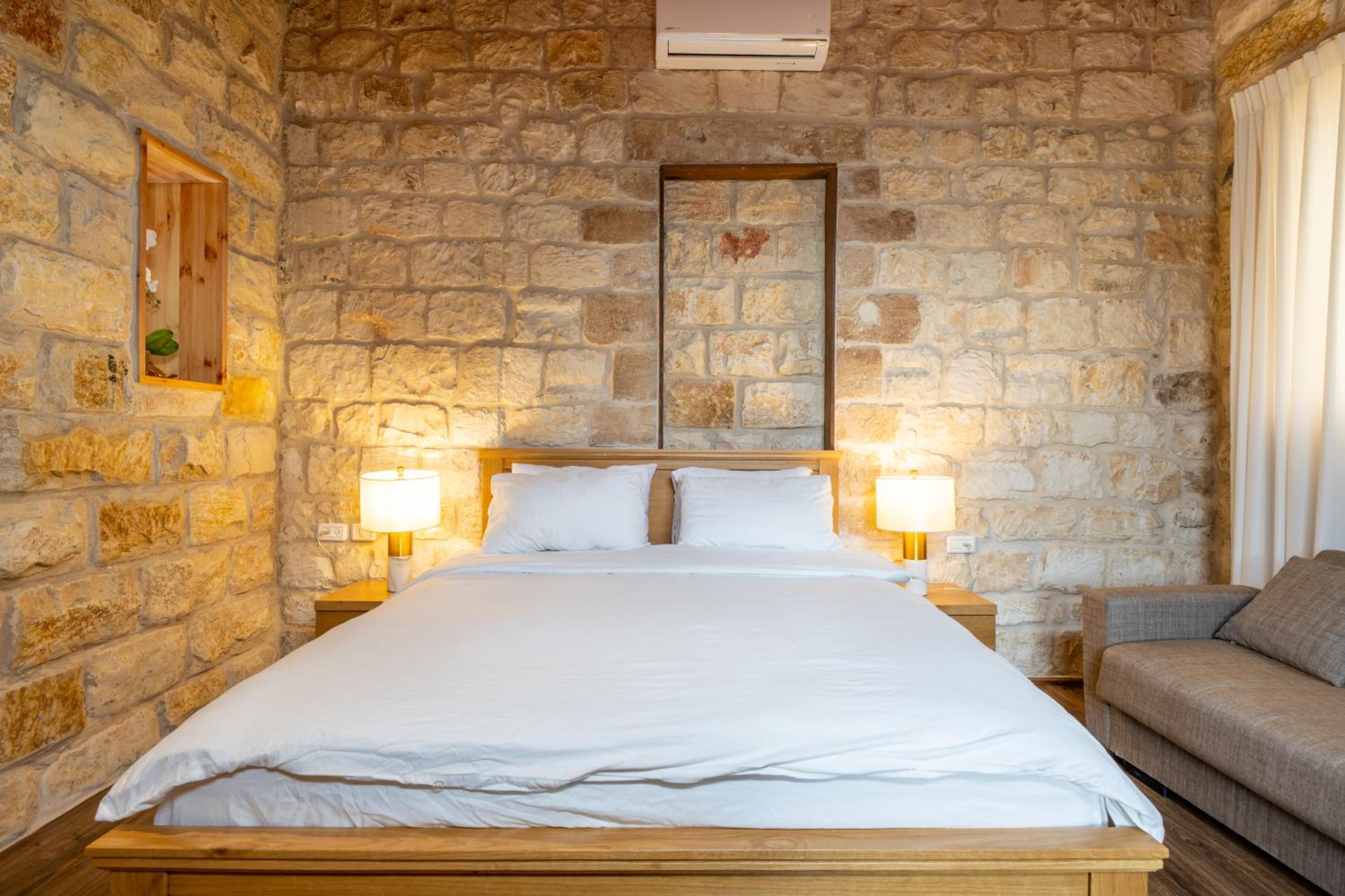 Deluxe Double or Twin Room with Balcony - Photo 18
