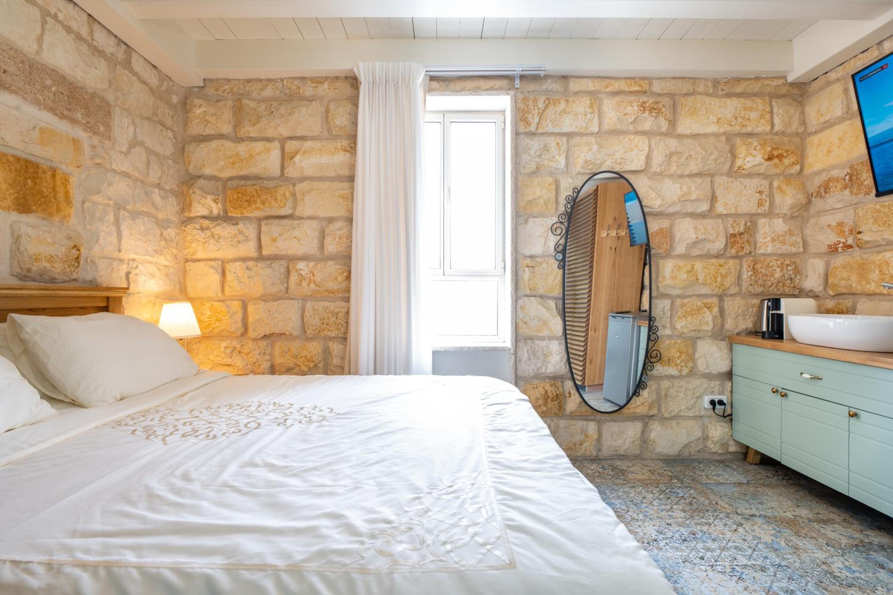 Standard Double Room - Photo 15