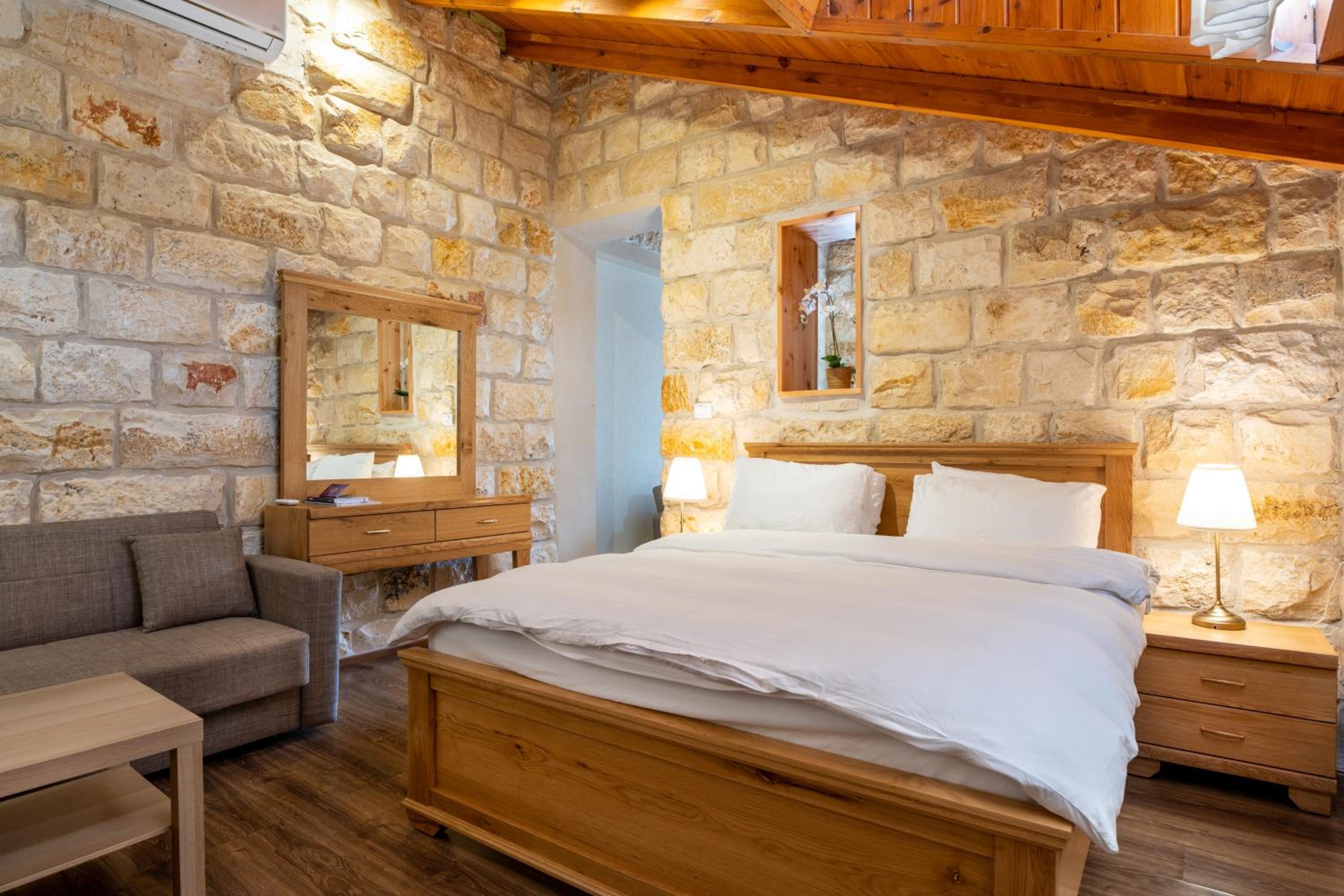 Deluxe Double or Twin Room with Balcony - Photo 16
