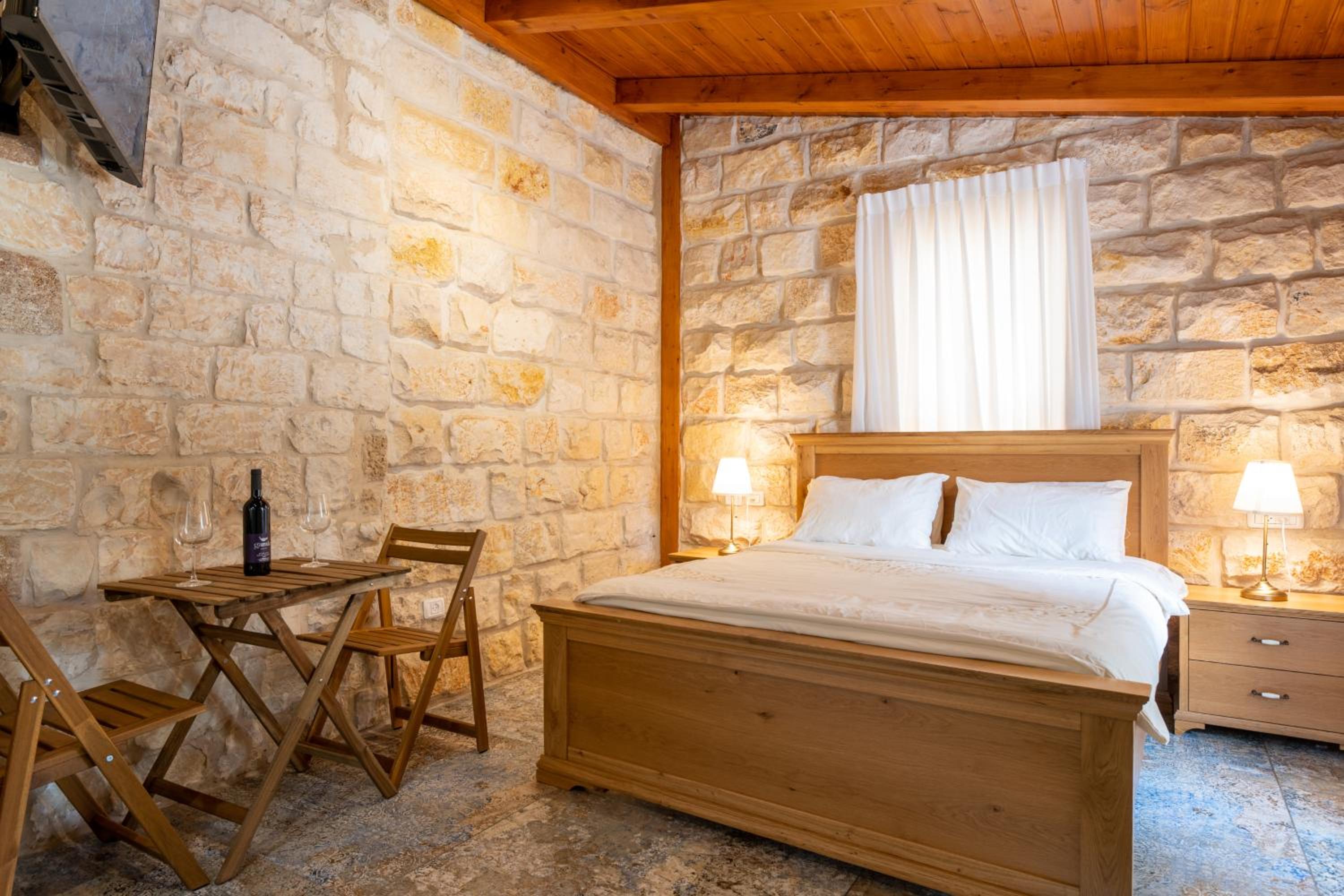 Standard Double Room - Photo 9