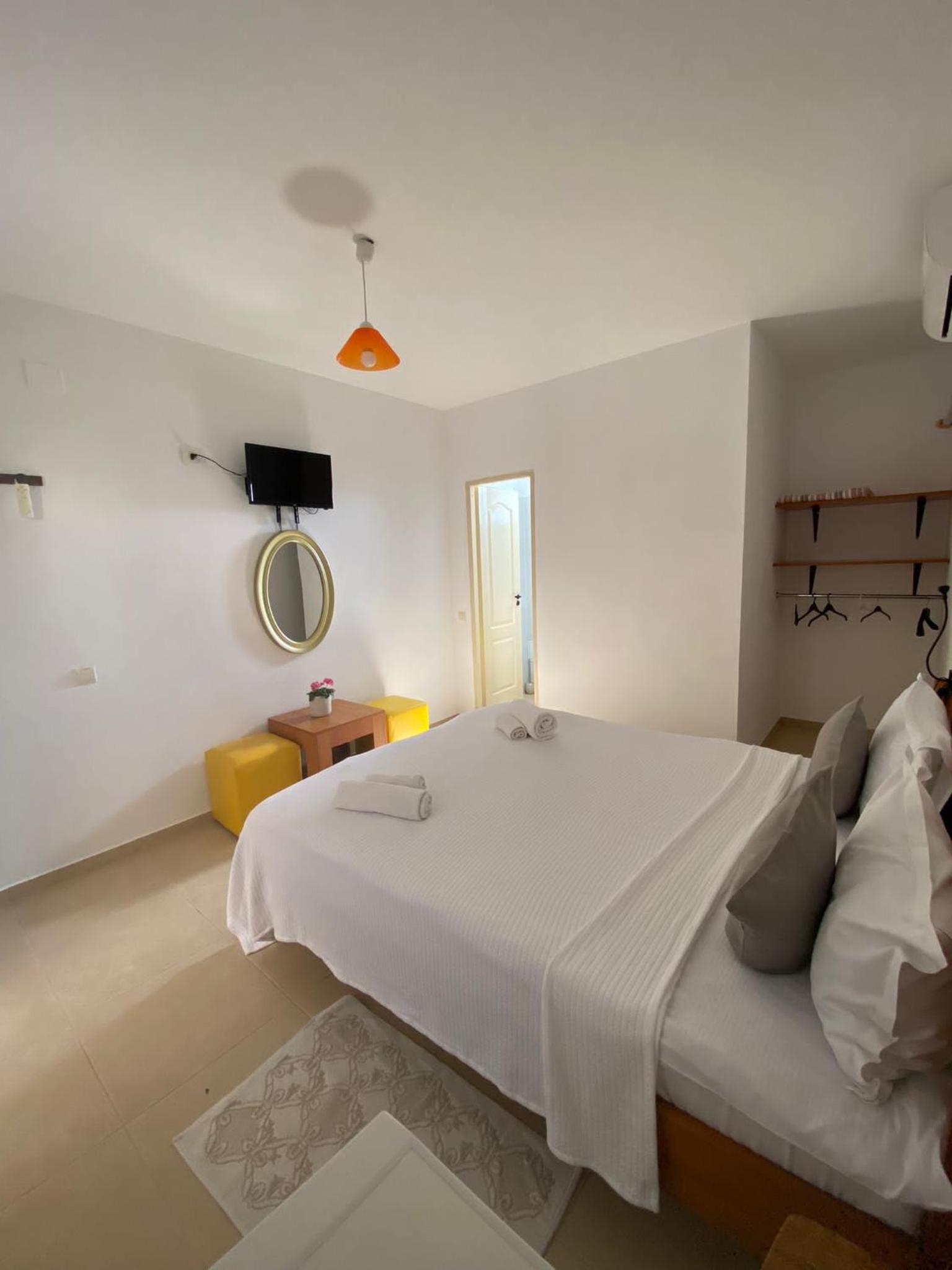 Double Room - Photo 7
