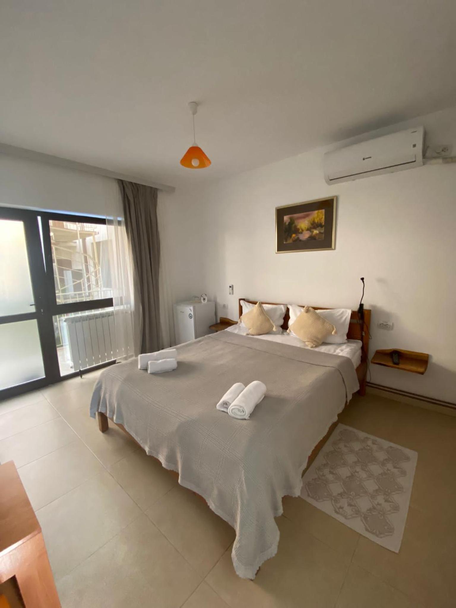 Double Room - Photo 2