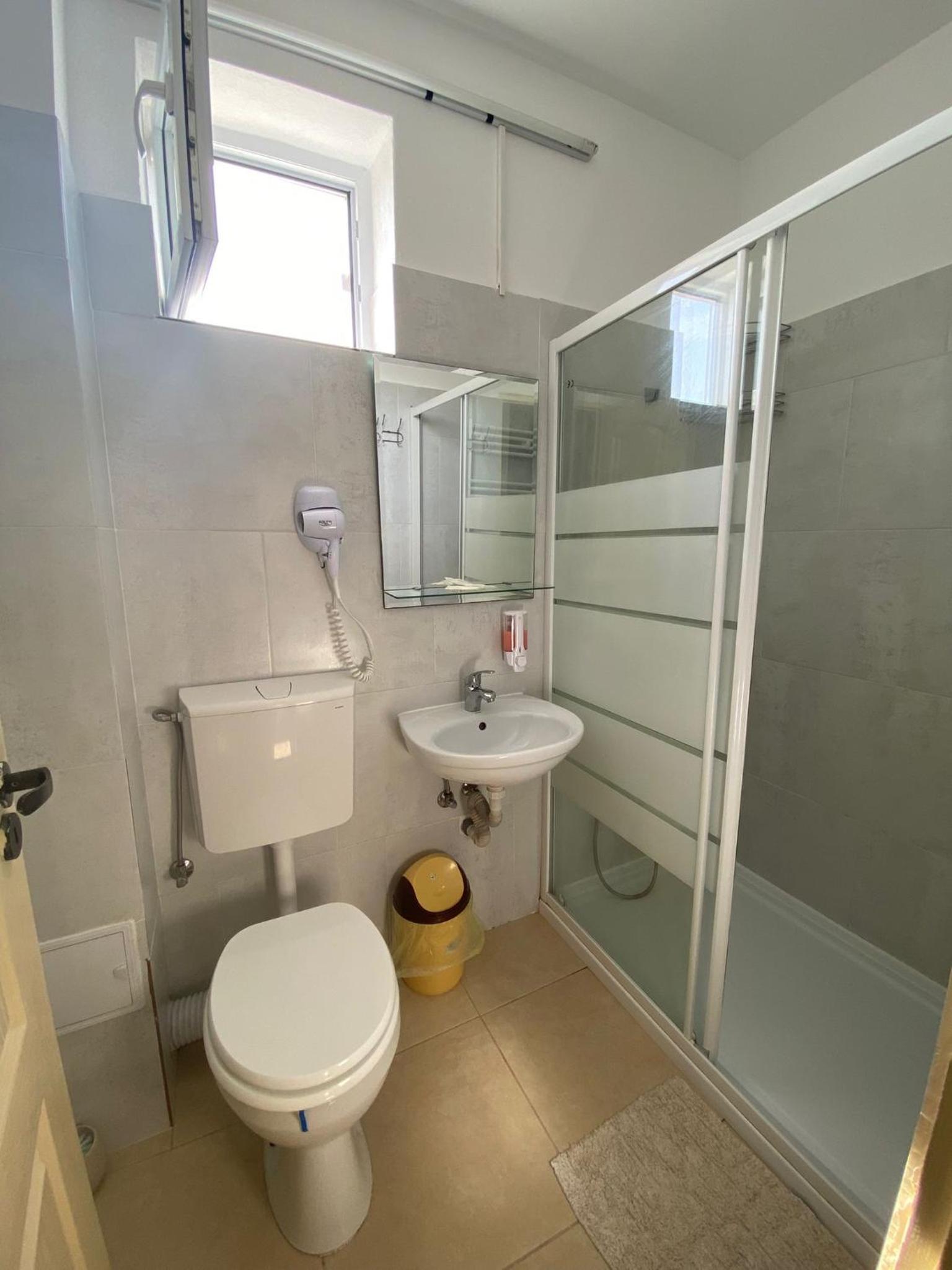 Double Room - Photo 4
