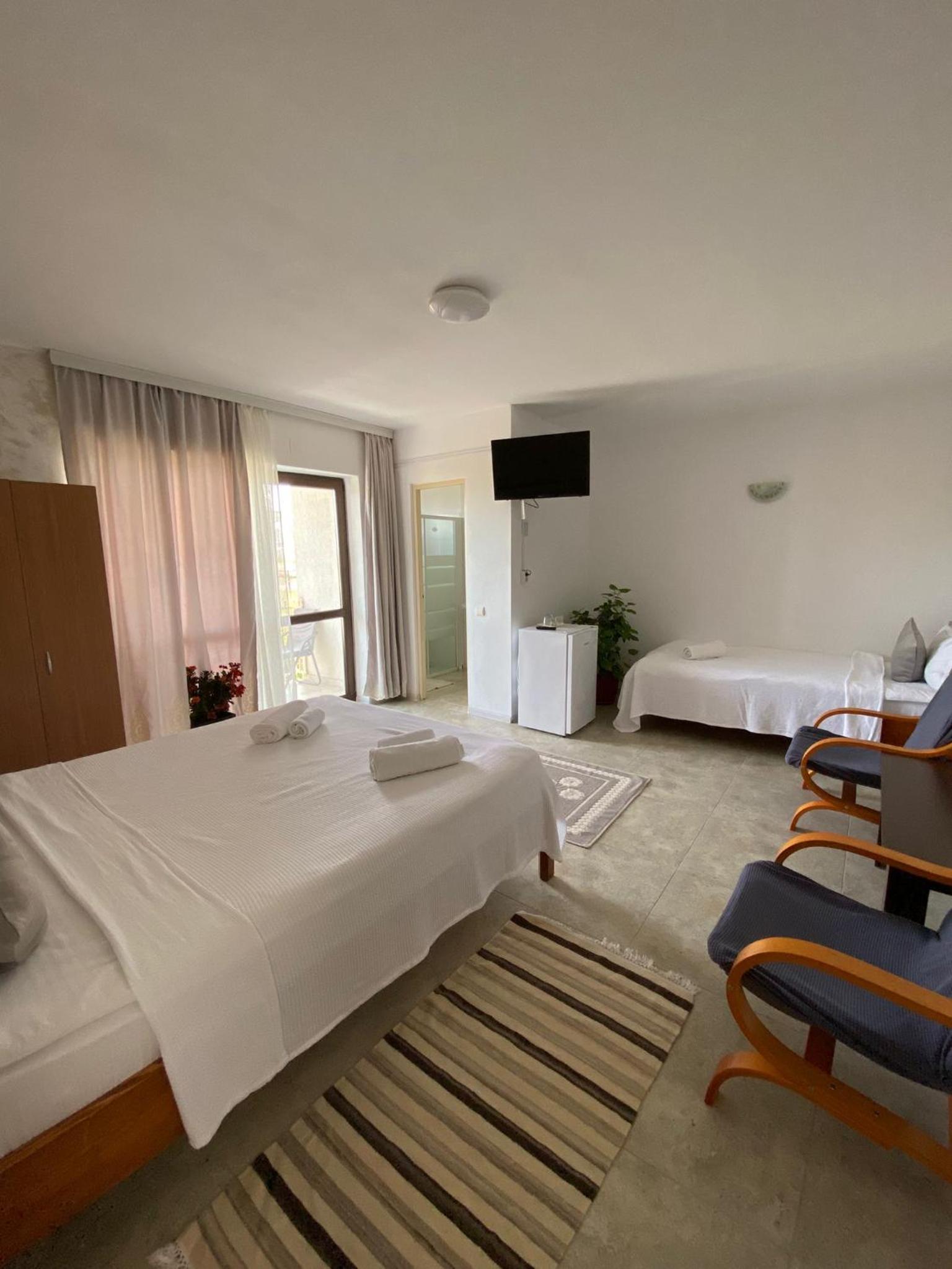 Triple Room - Photo 9