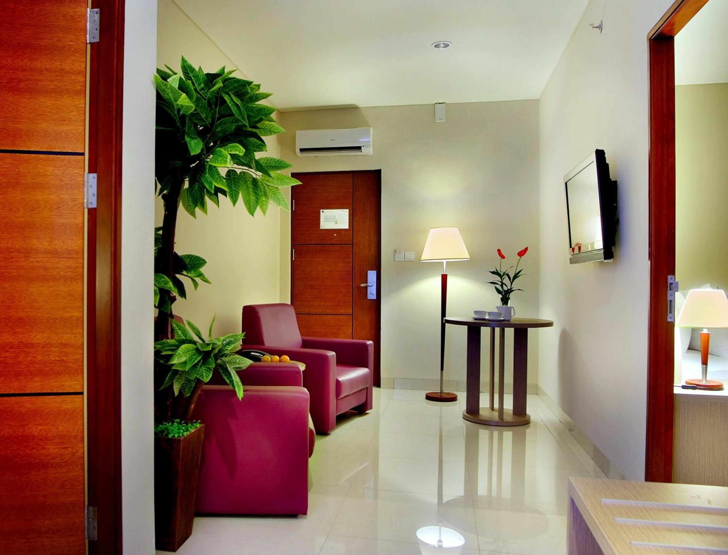 Two-Bedroom Suite - Photo 3