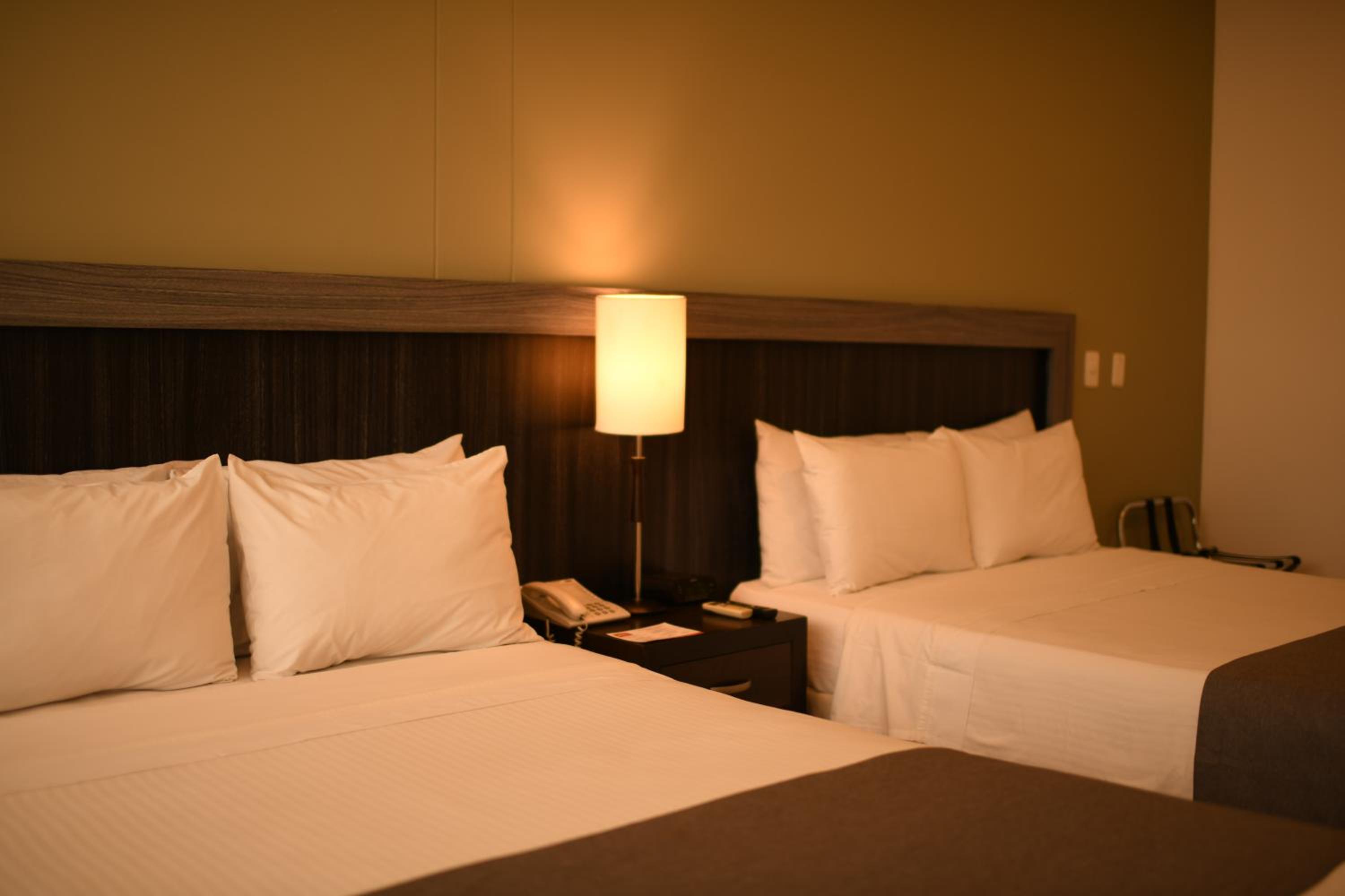 Double Room with Two Double Beds - Photo 8