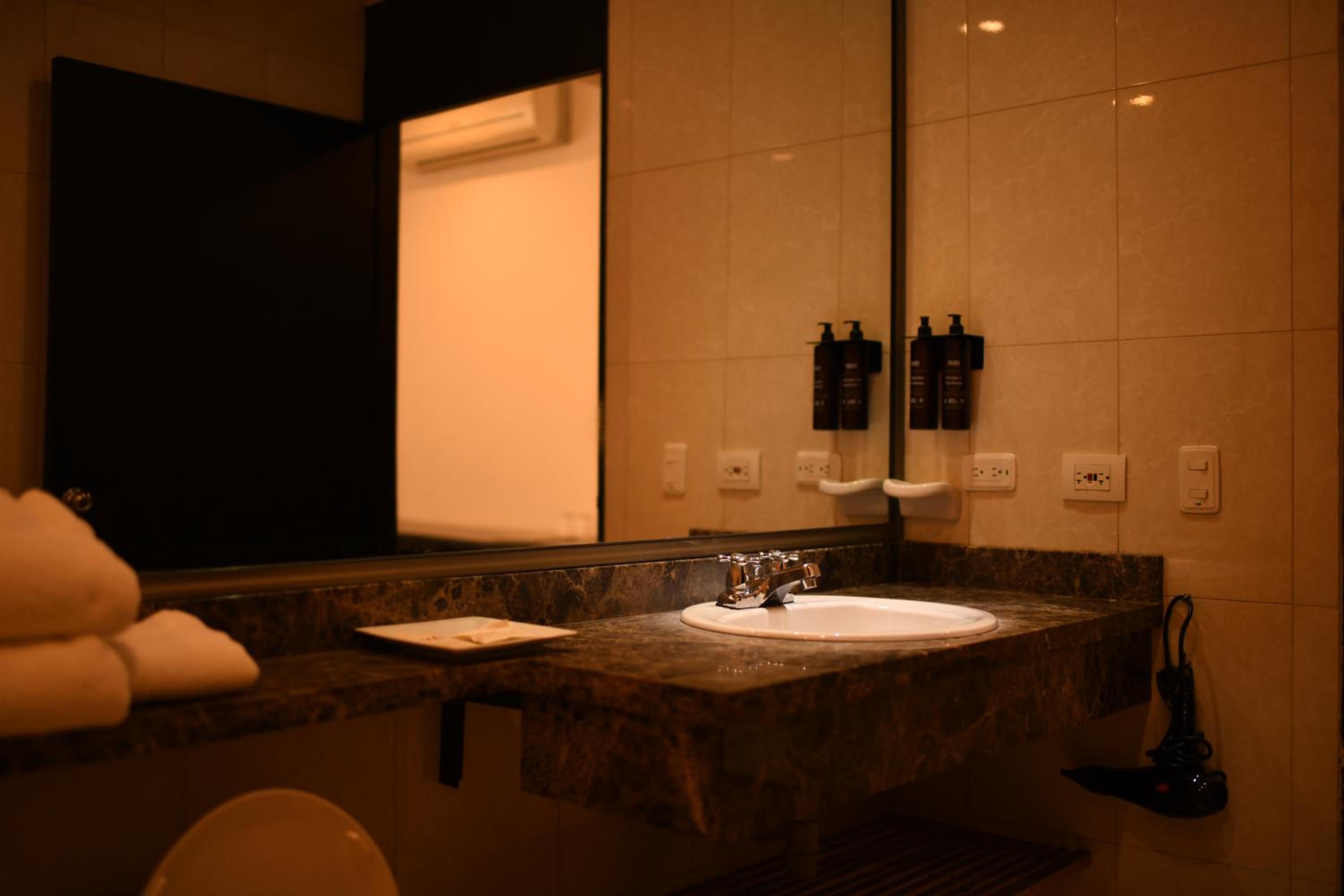 Double Room - Photo 12