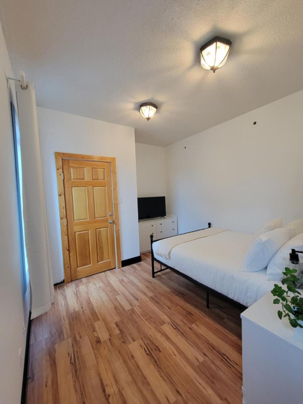 Deluxe Queen Suite