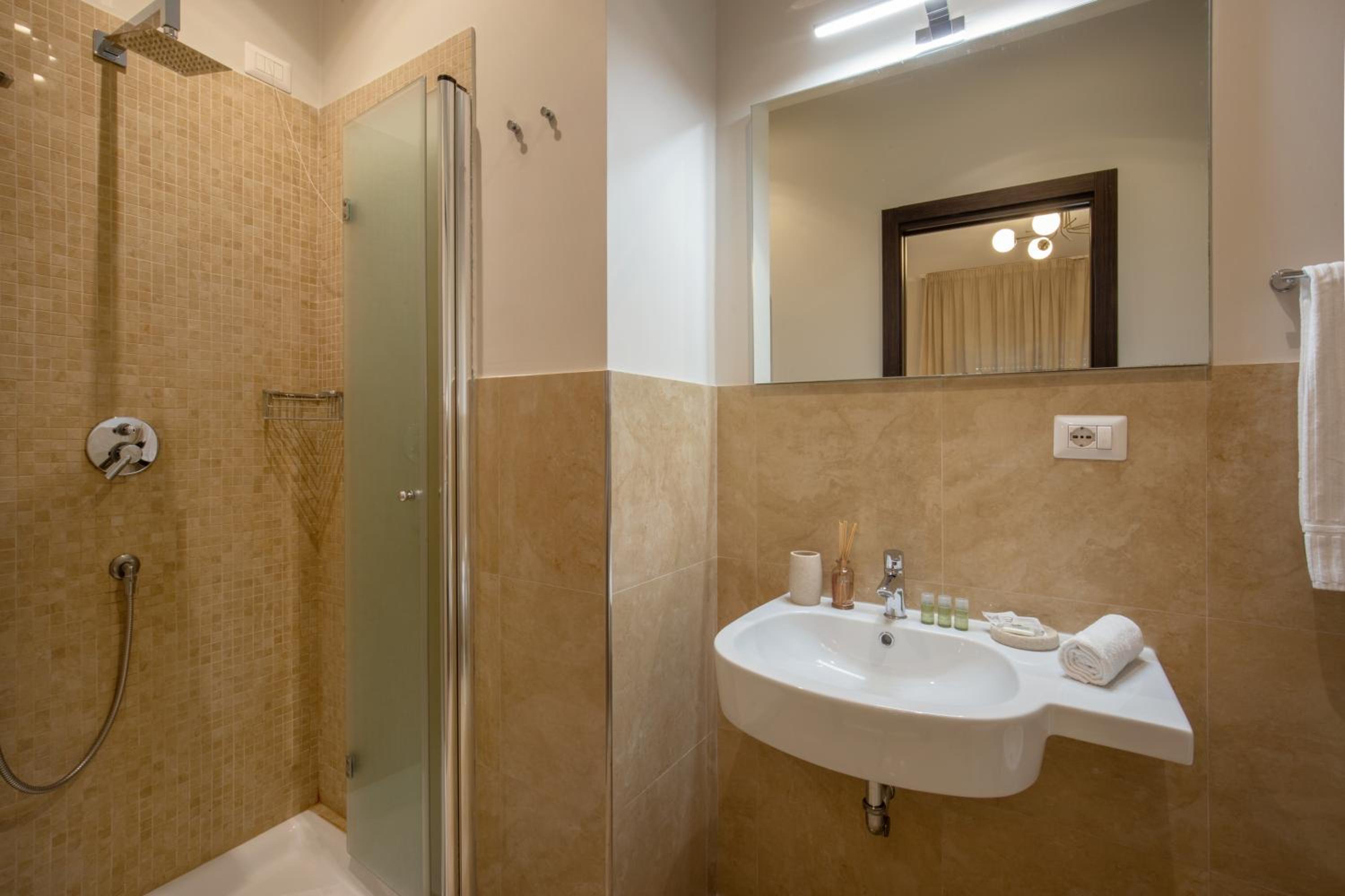 Double Room with Extra Bed photo 2
